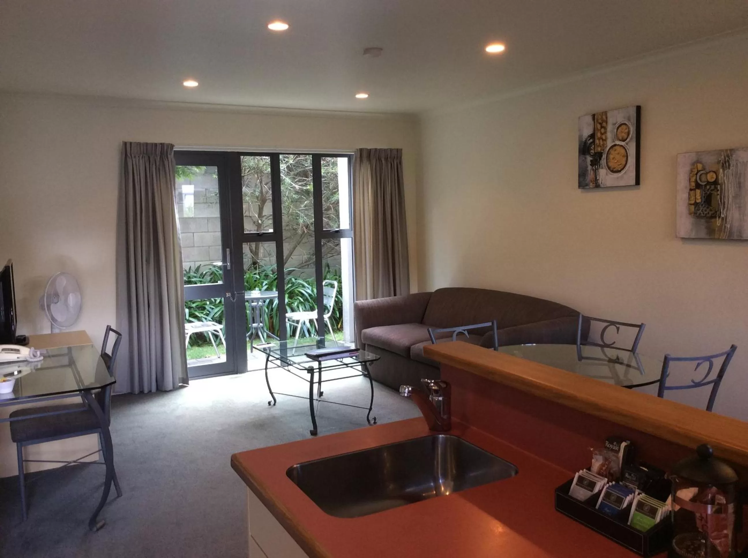 Living room in Chancellor Motor Lodge and Conference Centre