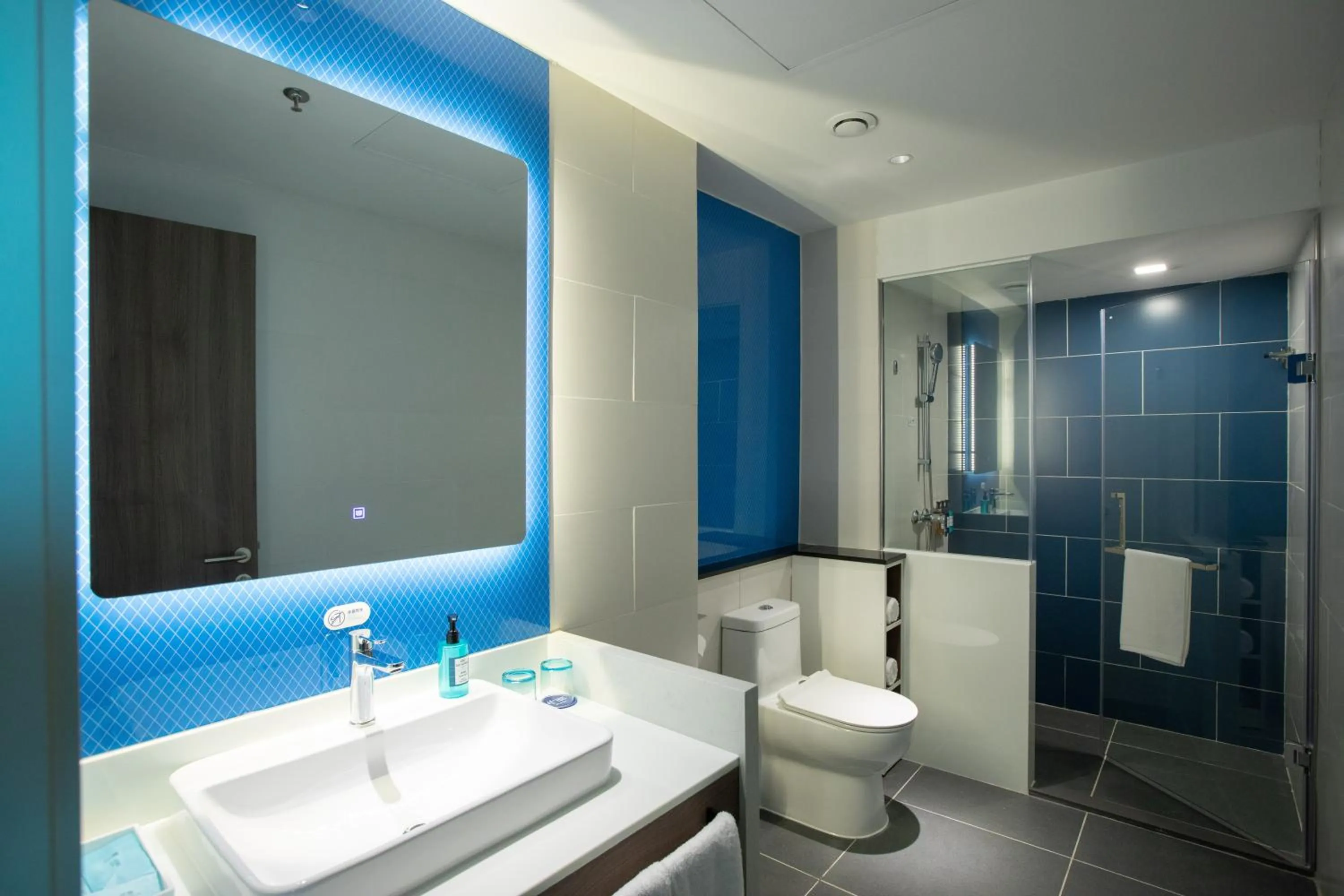 Shower in Holiday Inn Express Shantou City Center by IHG