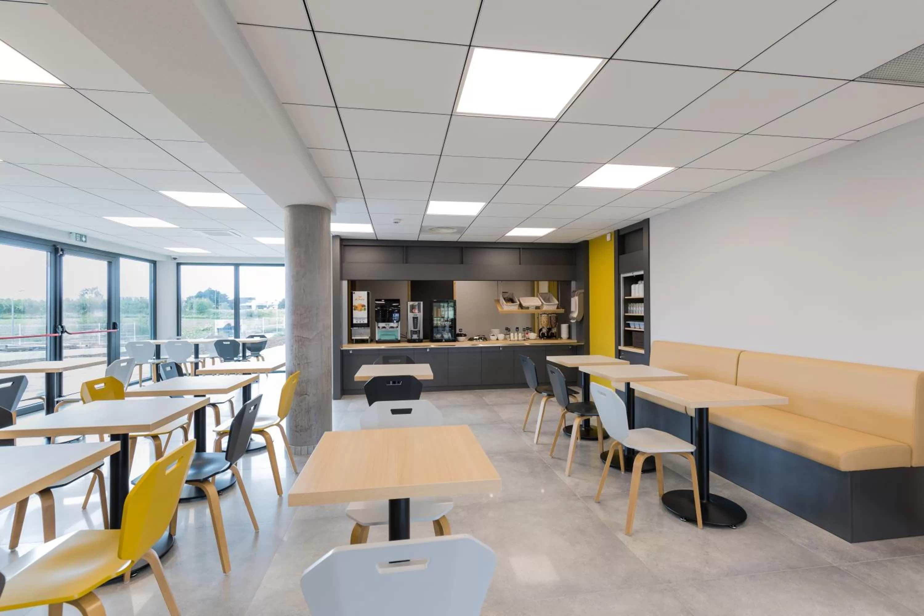 Restaurant/places to eat in B&B HOTEL Longwy Porte du Luxembourg