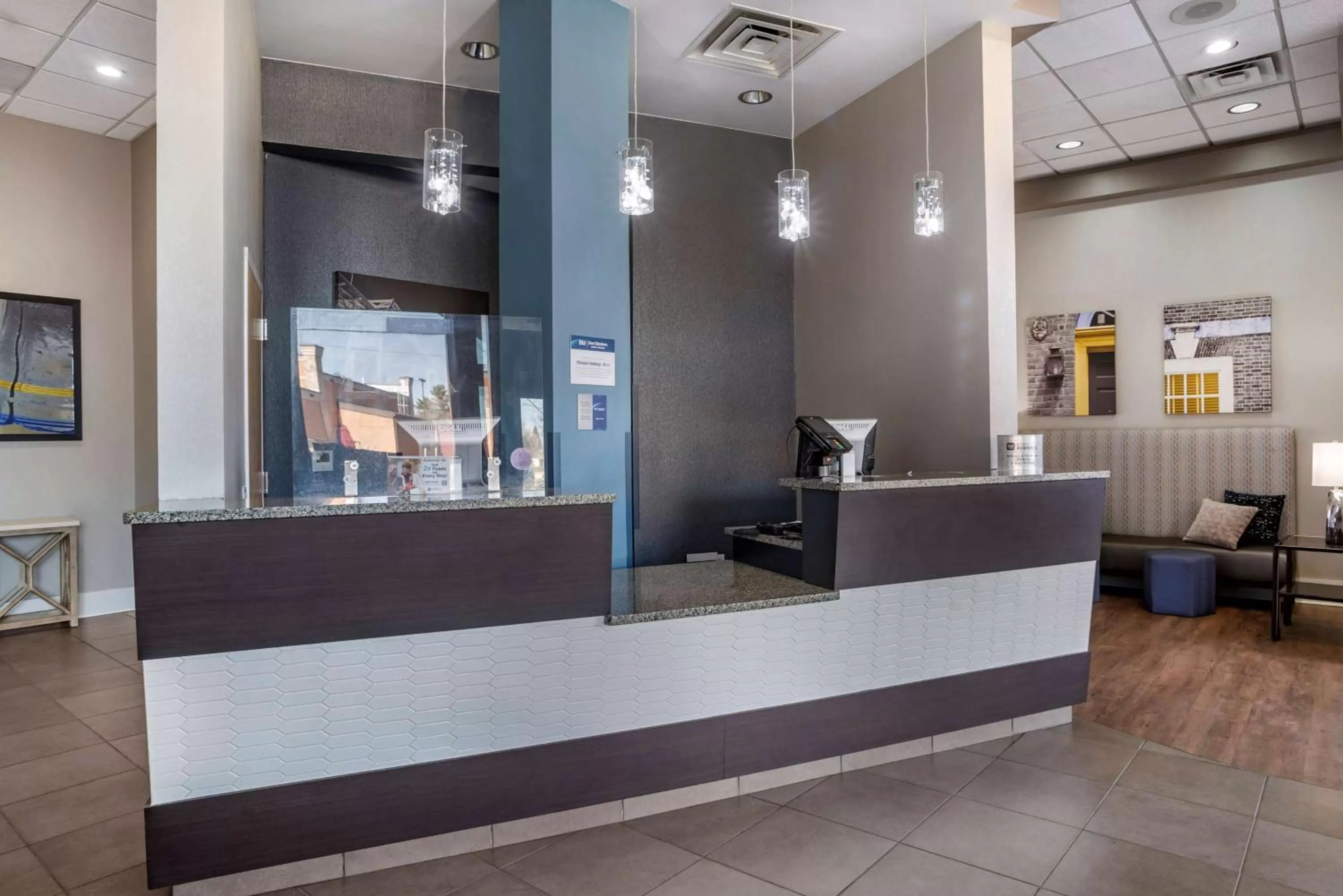 Lobby or reception in Best Western Plus Philadelphia Airport South - at Widener University