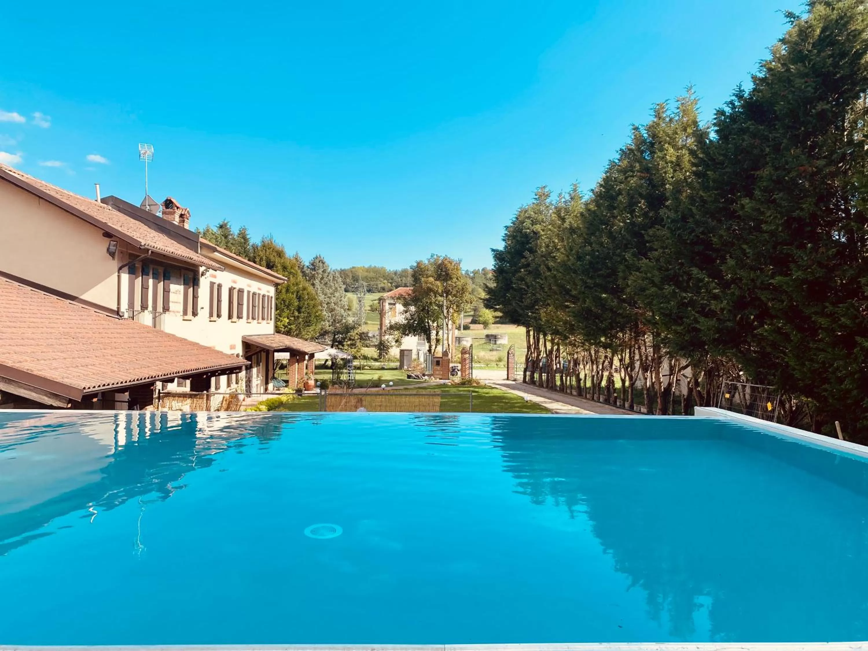 Pool view in Il BASÍN