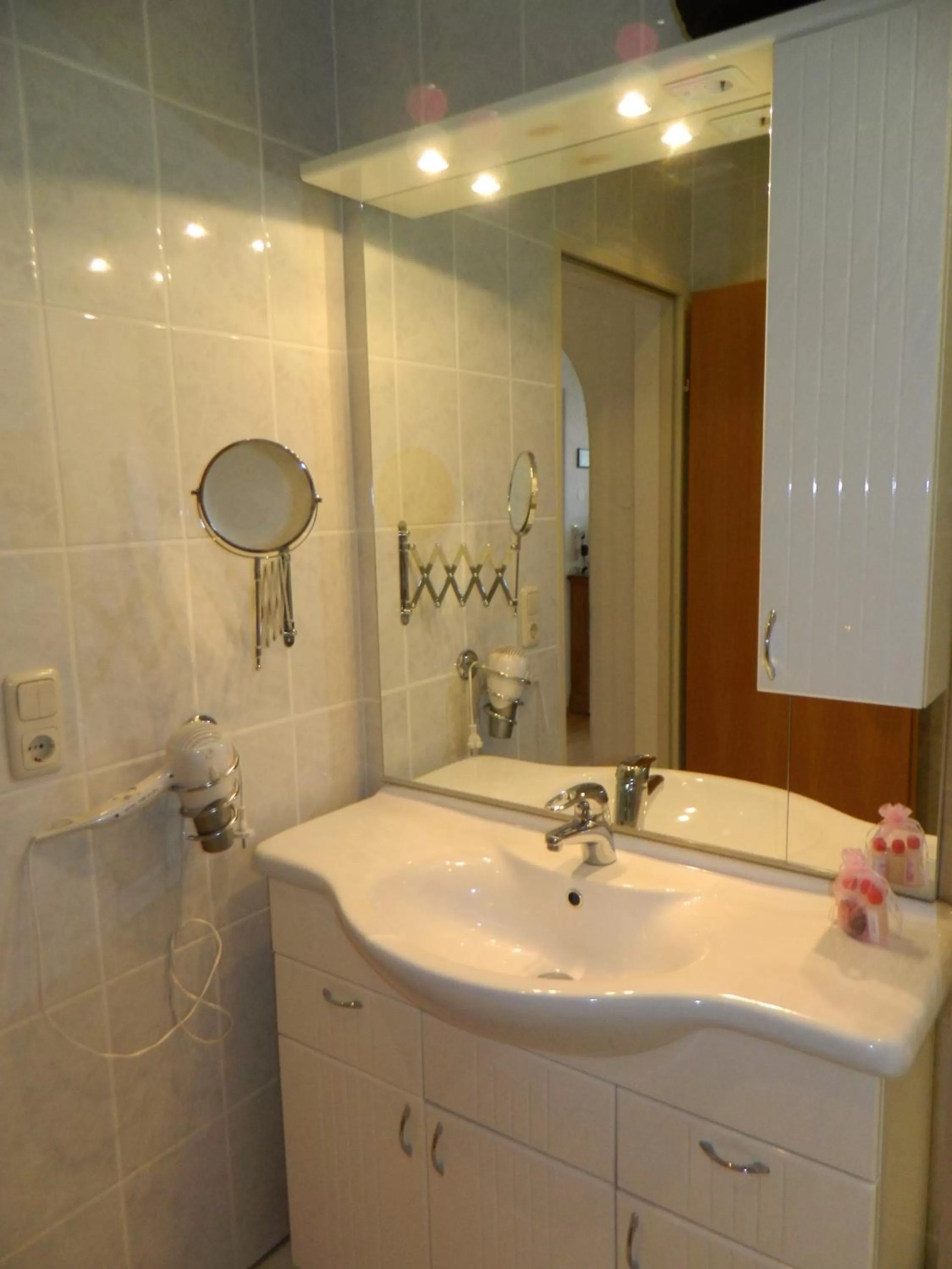 Bathroom in Apparthotel Tom Sojer