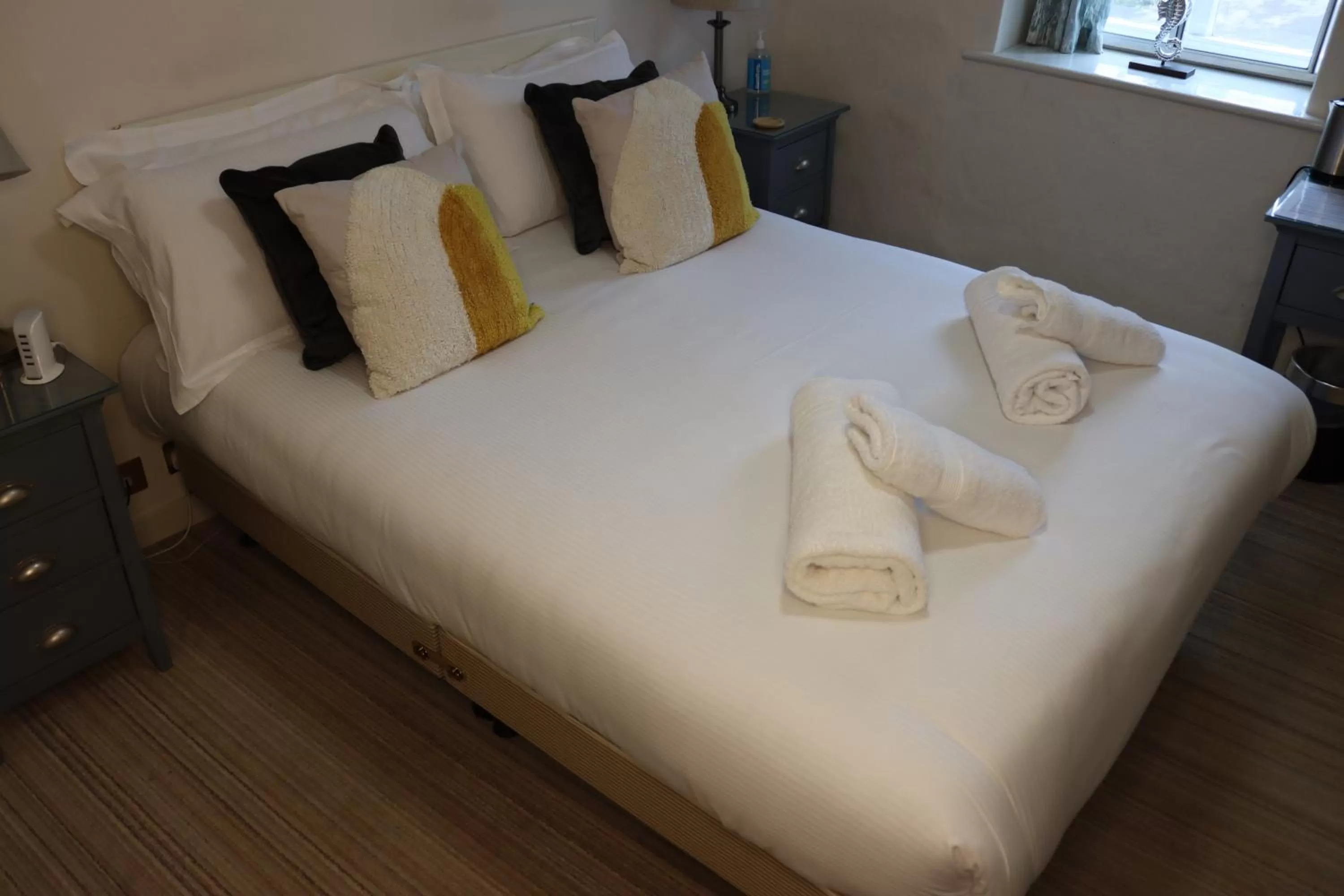 Bed in The Mariners Hotel