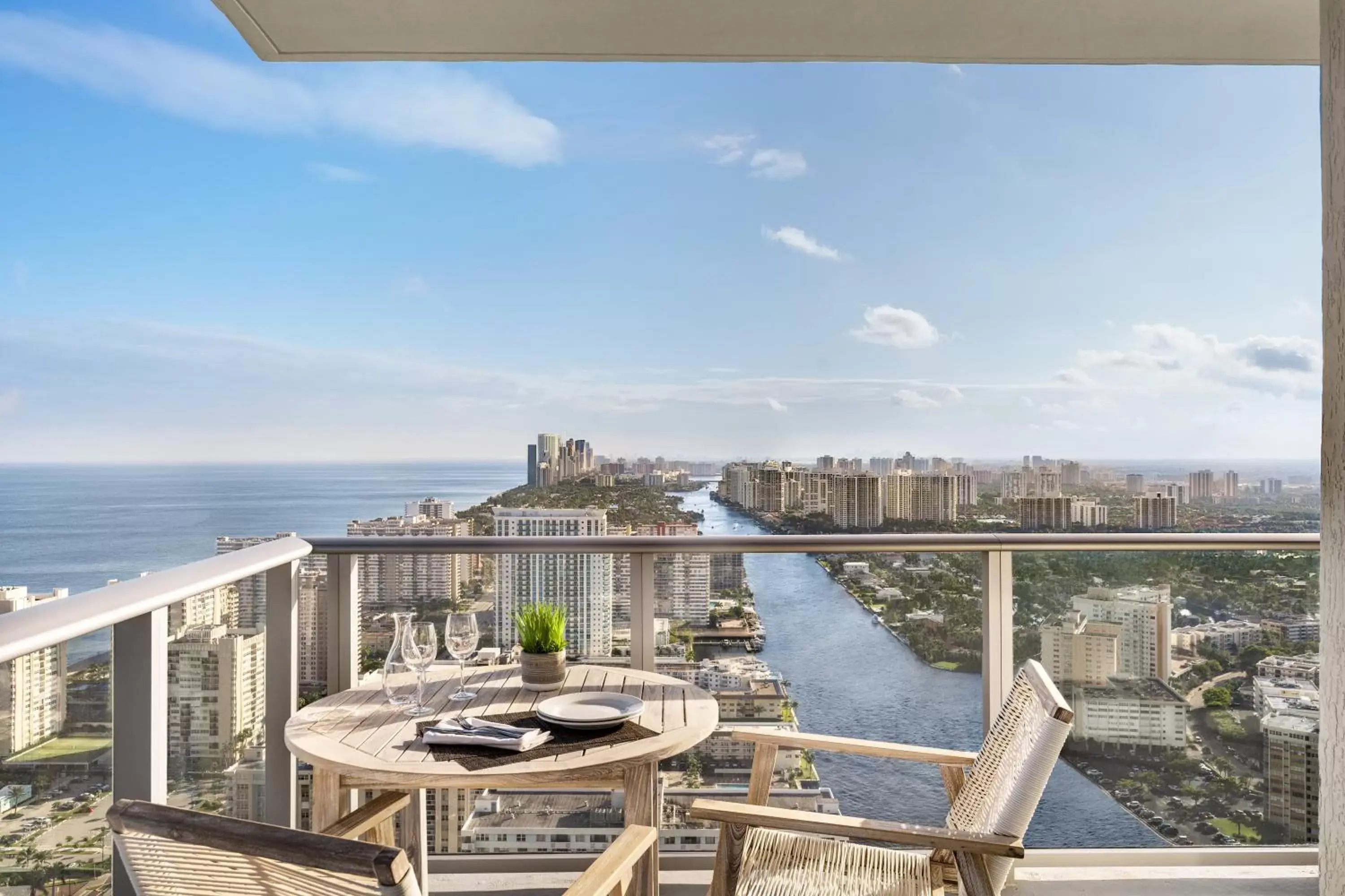 1 Bedroom Penthouse Intracoastal/City Views with Kitchen in Hyde Beach House 1 Bedroom Penthouse Intracoastal/City Views with Kitchen in Hyde Beach House