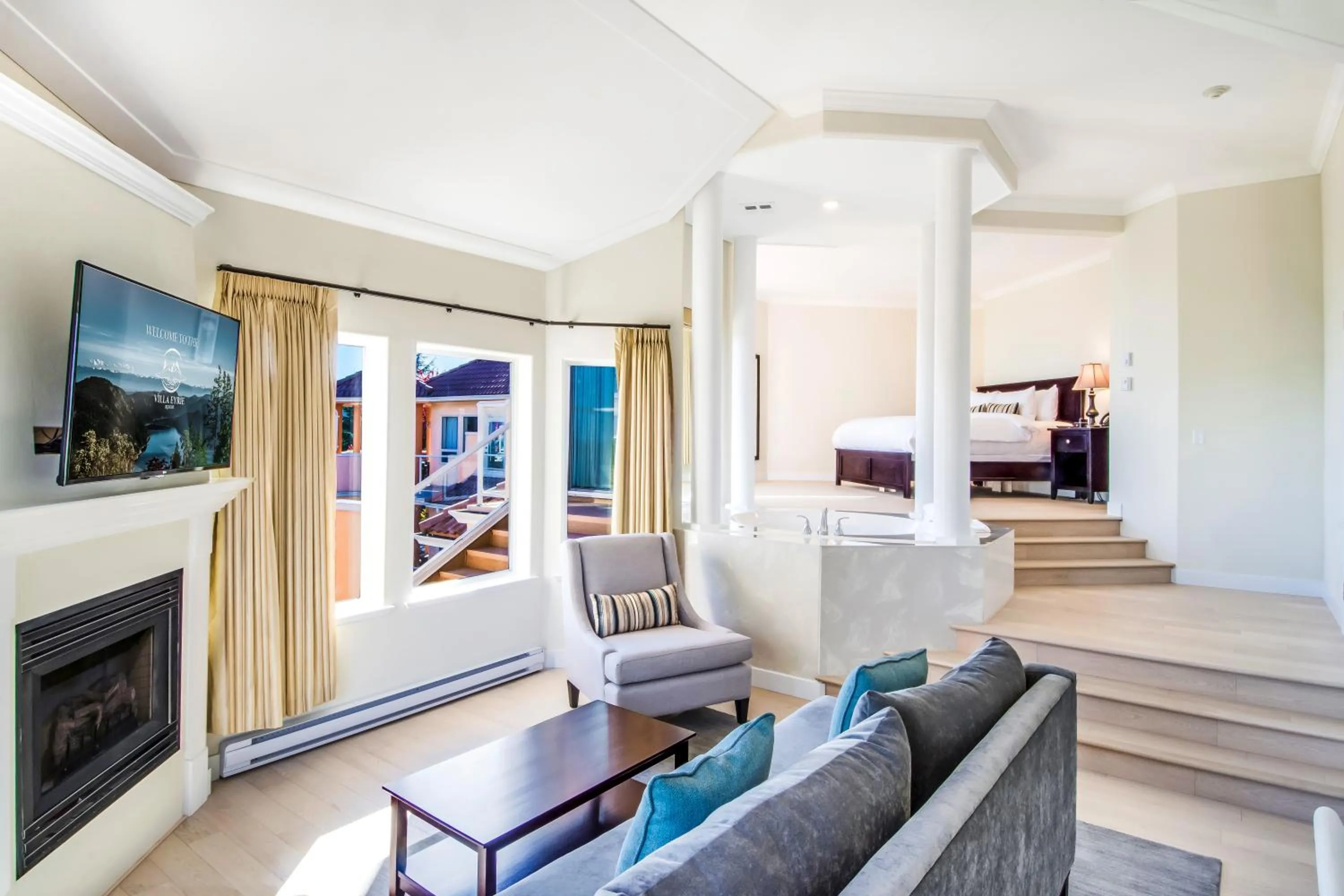 Bed in Villa Eyrie Resort