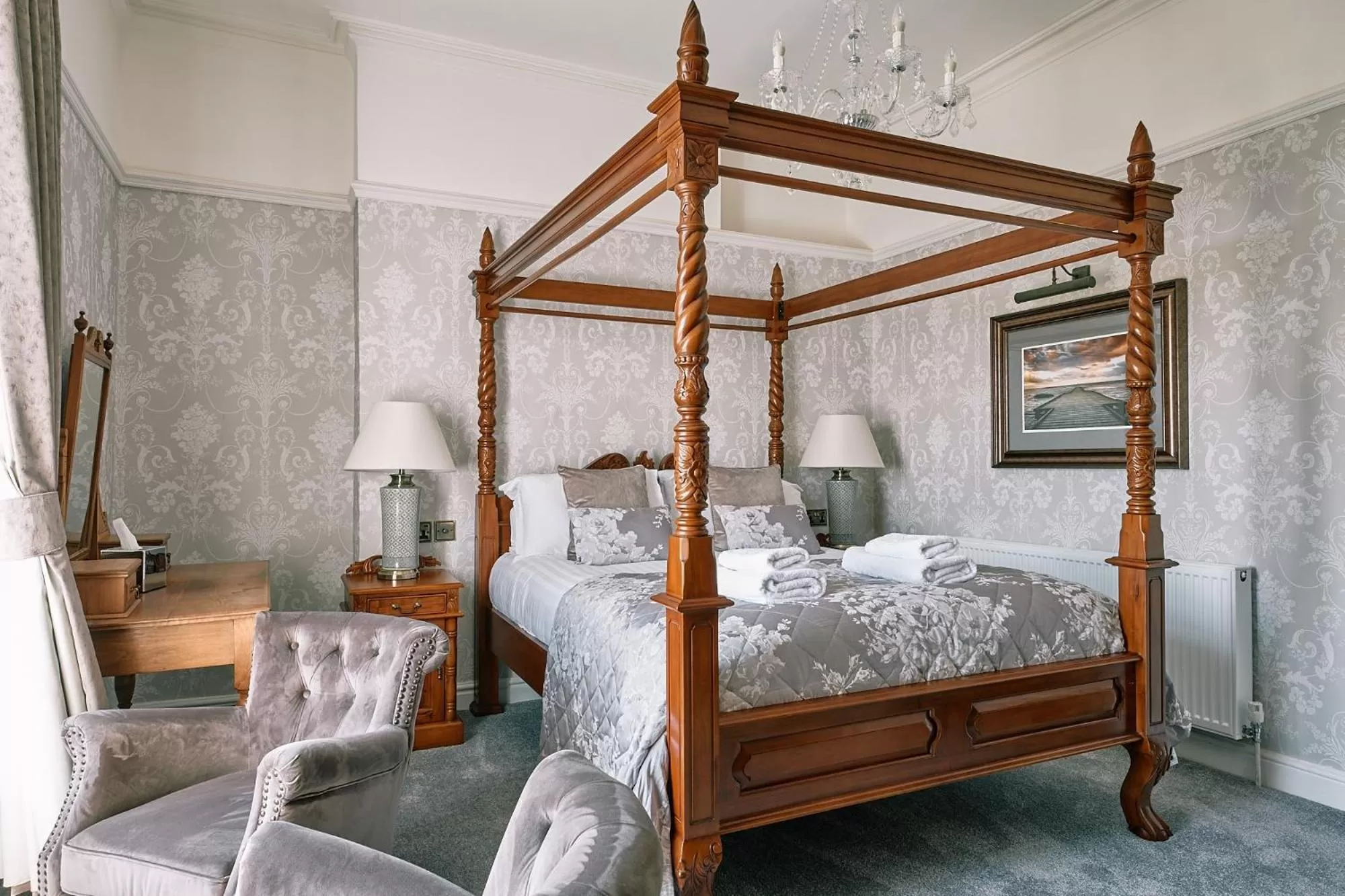 Bed in The Queens Hotel