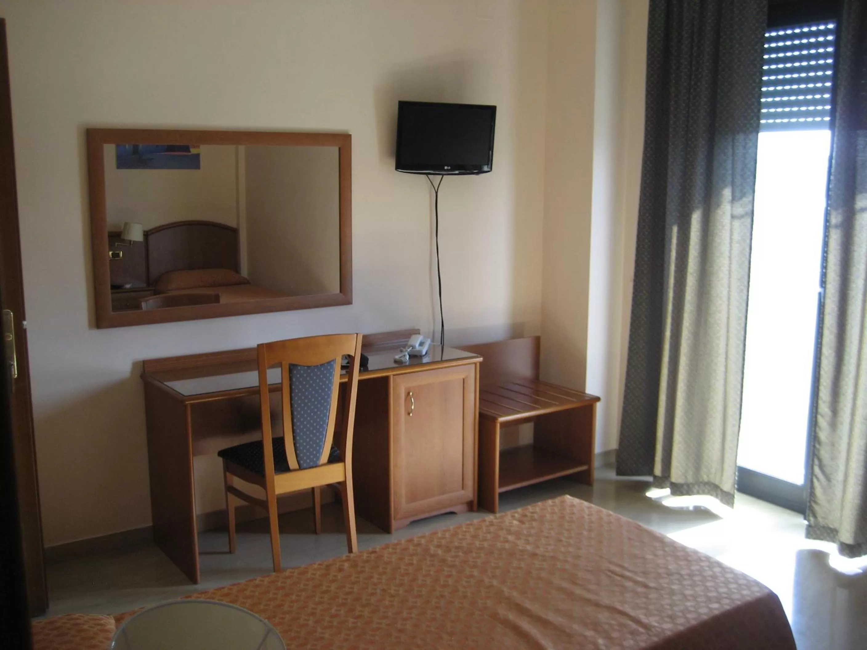 Photo of the whole room, Bed in Campus Hotel