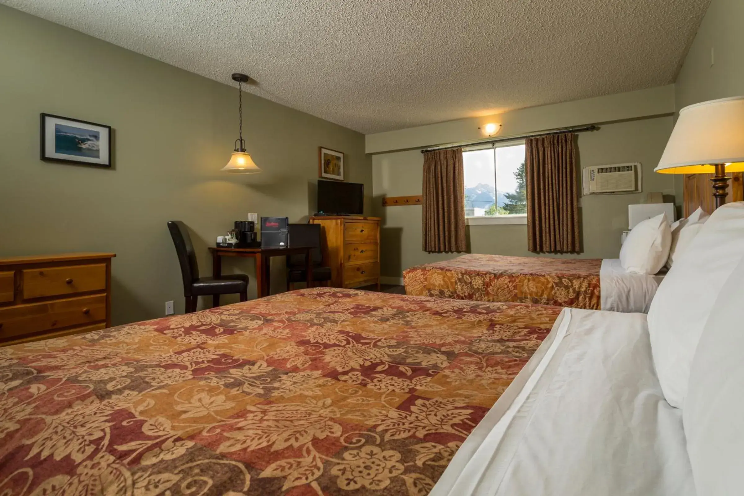 Queen Room with Two Queen Beds - Pet Friendly in Red Tree Lodge Queen Room with Two Queen Beds - Pet Friendly in Red Tree Lodge