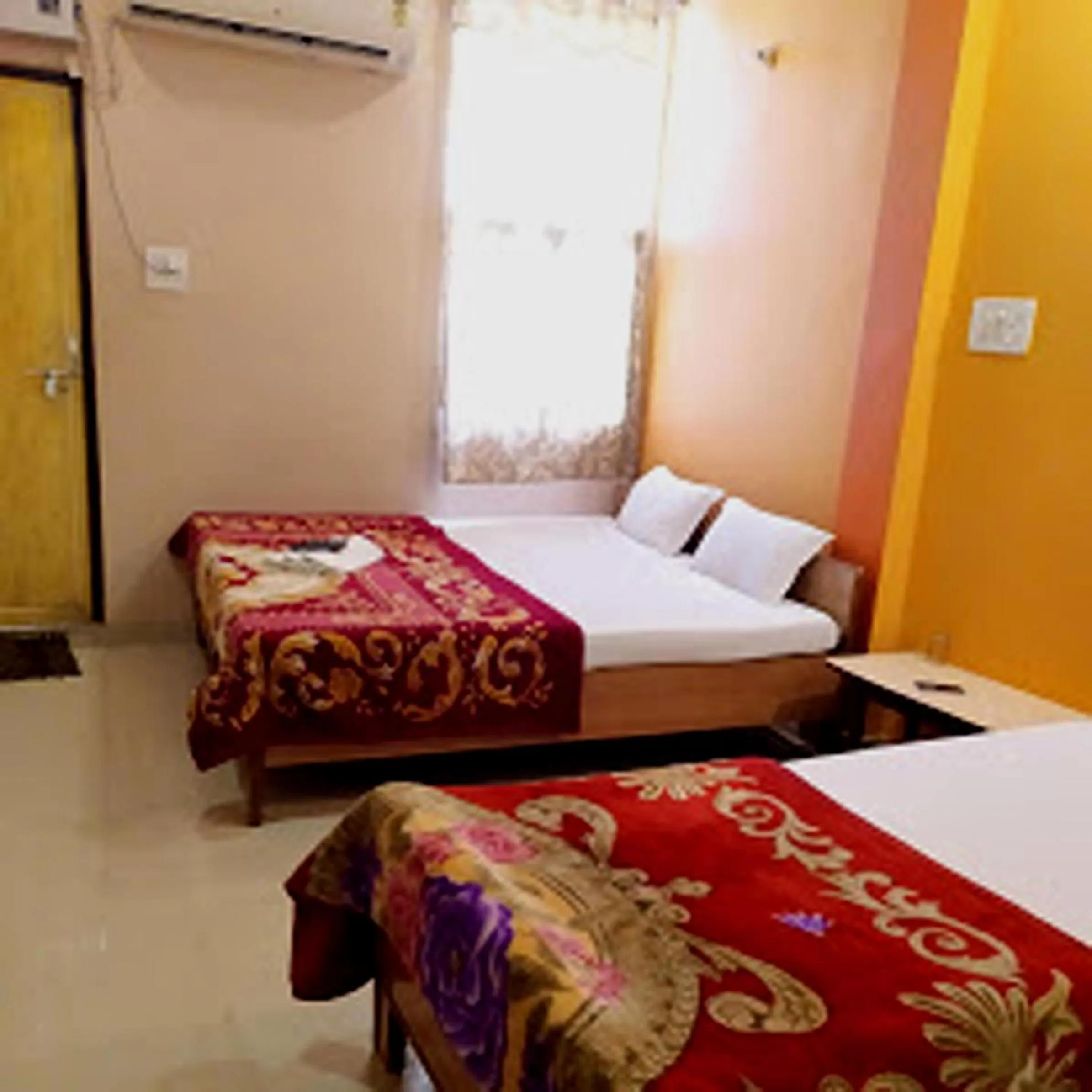 Bed in Hotel Aakash Ganga