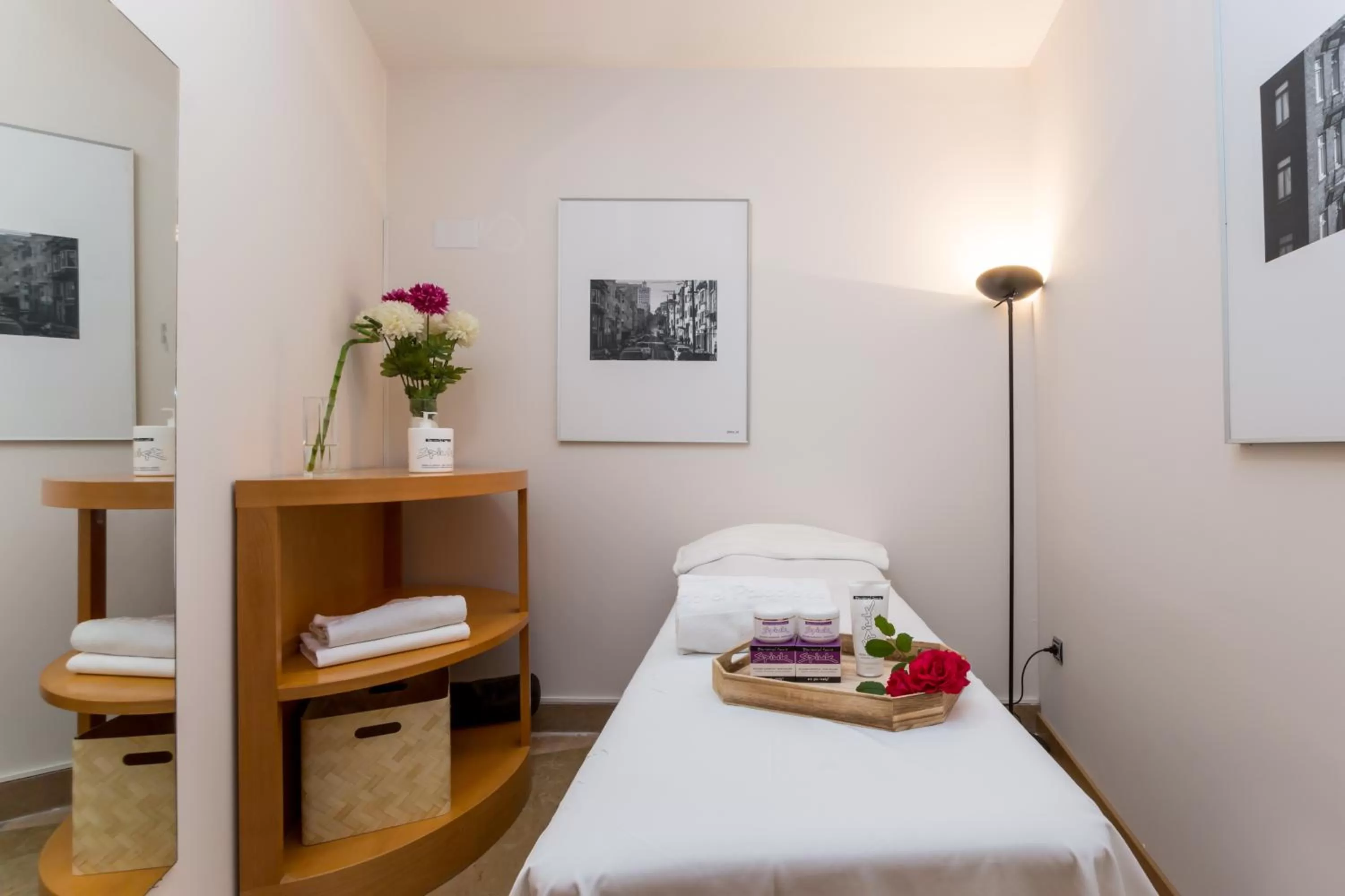 Massage, Bed in Hotel Palacio de Aiete