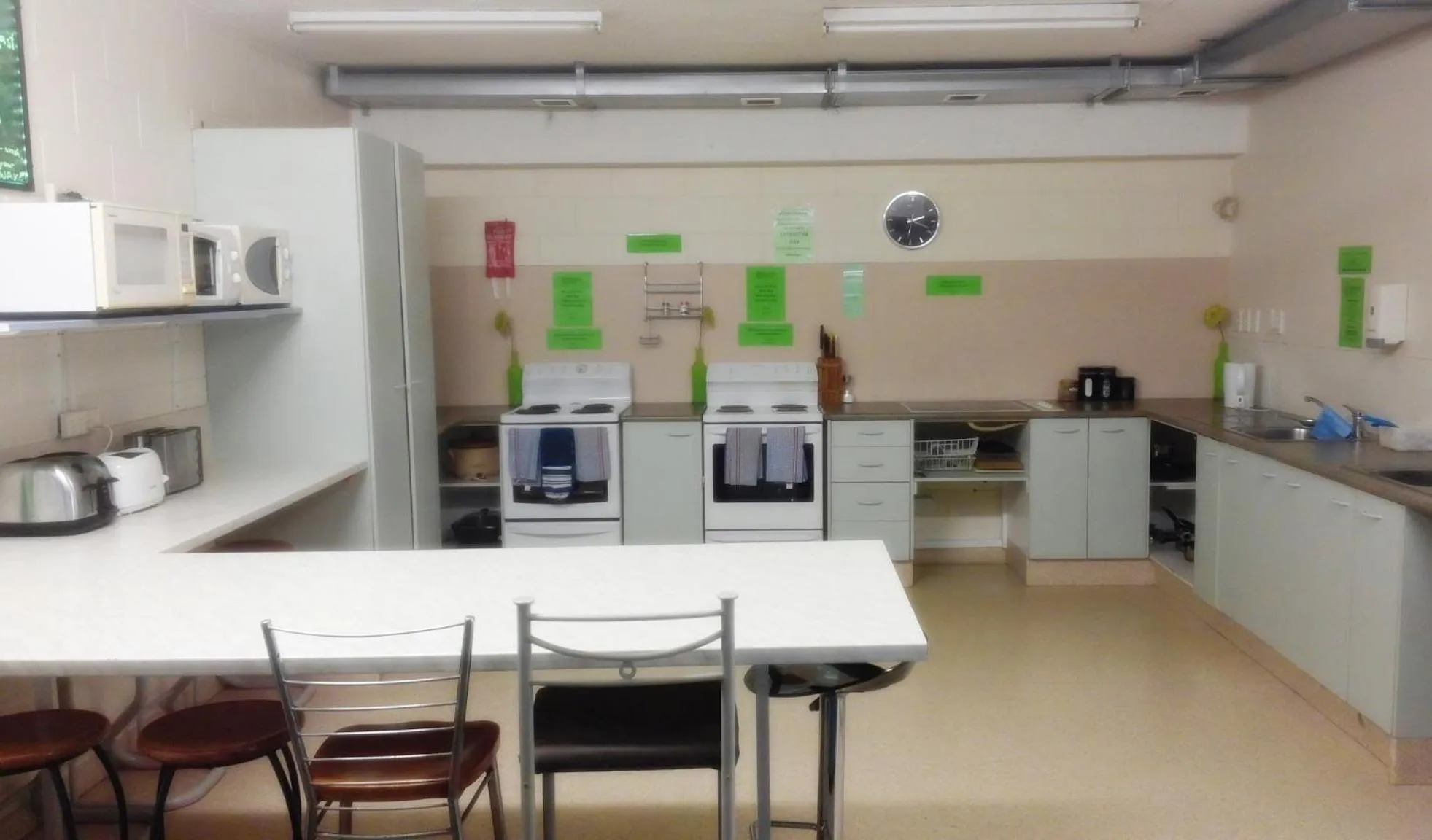 Dining area in Backpackers Central Hamilton