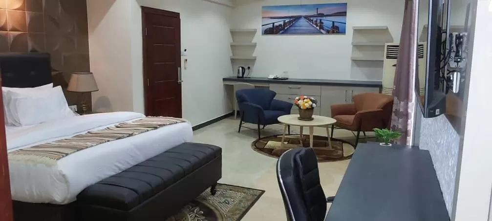 Bed in Lantana Hotel