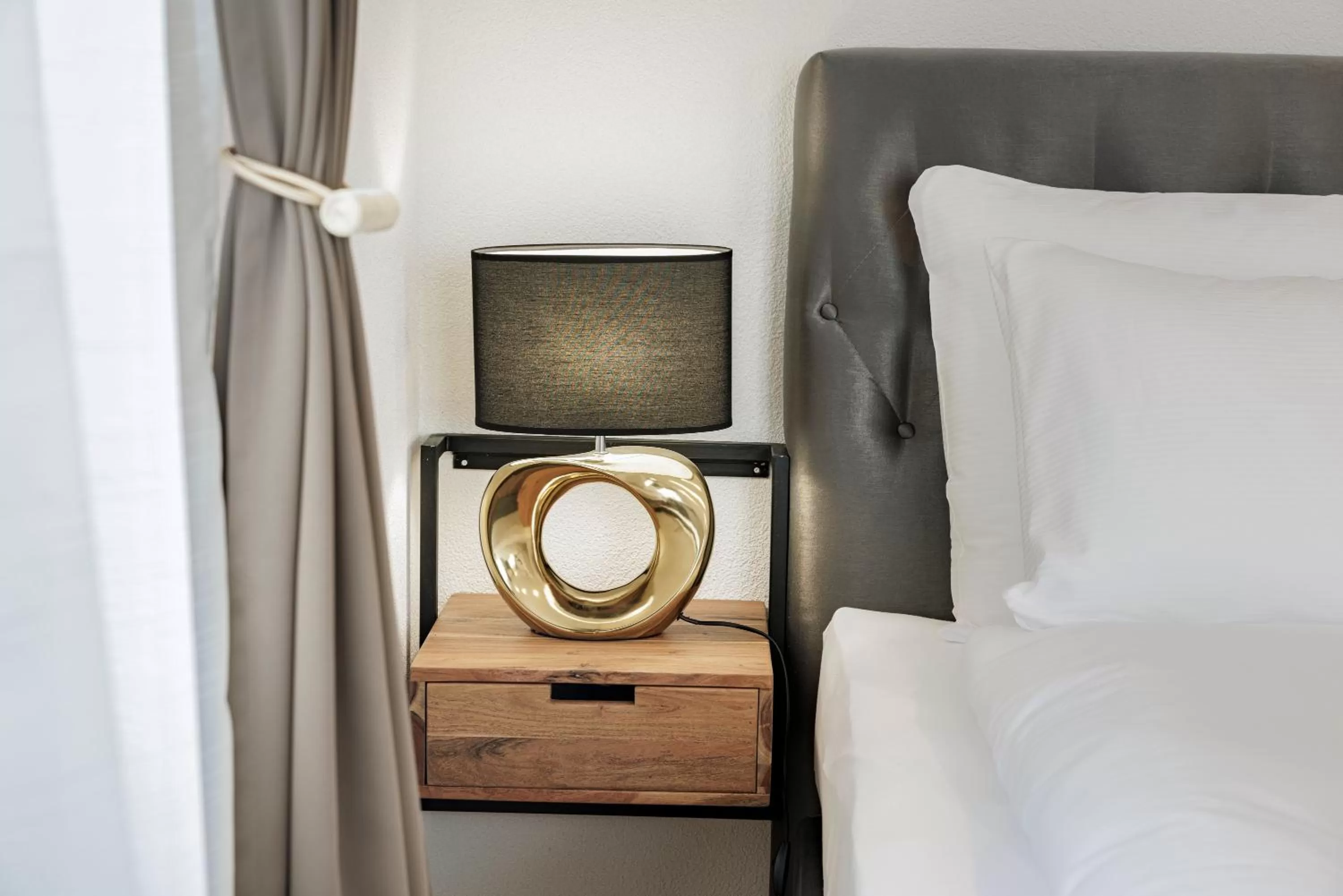 Bed in VISIMO Apartments St Georgen-Strasse St Gallen - Design City Nature