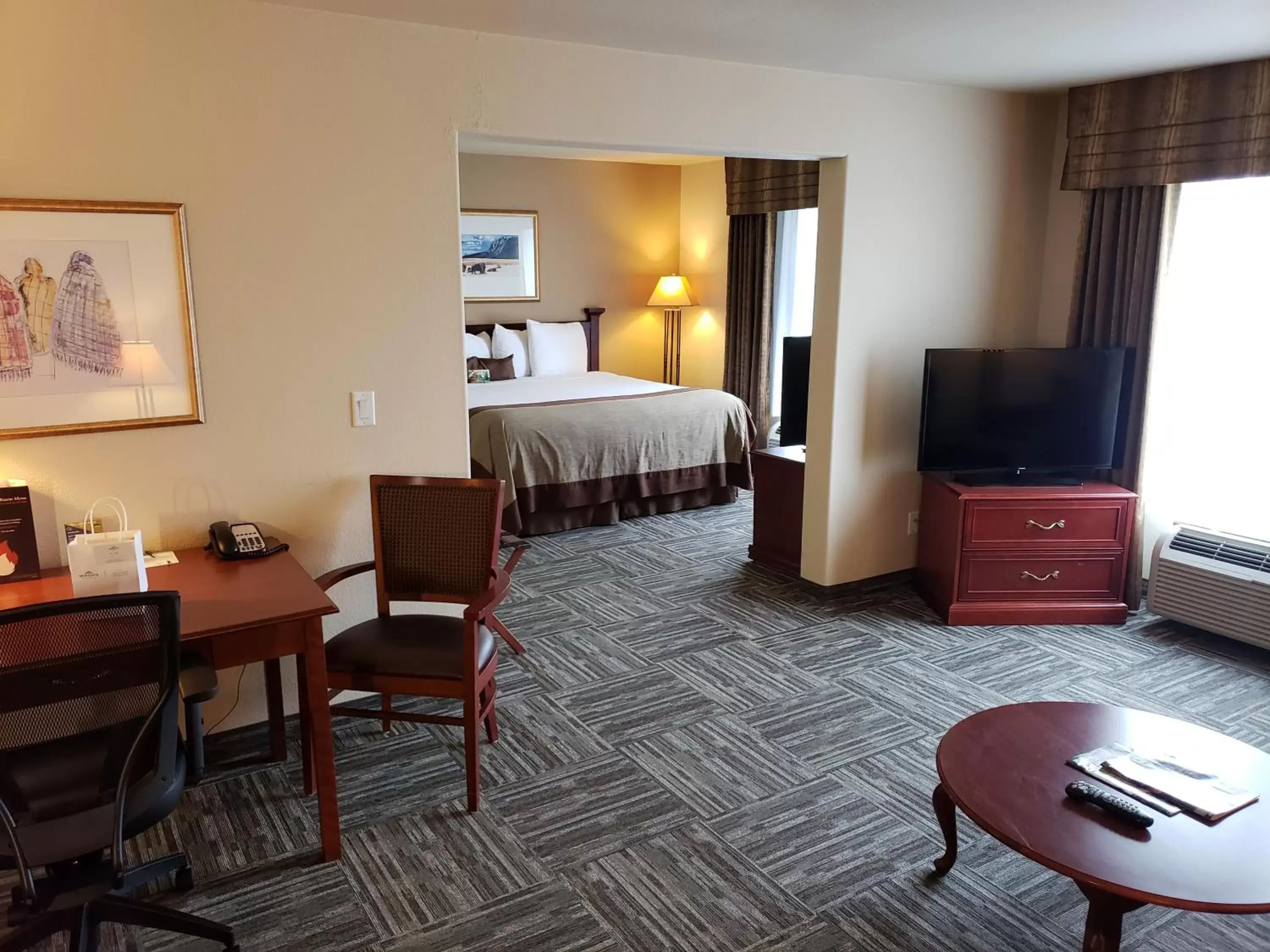 King Junior Suite, Non-Smoking in Wingate by Wyndham - Edmonton West King Junior Suite, Non-Smoking in Wingate by Wyndham - Edmonton West