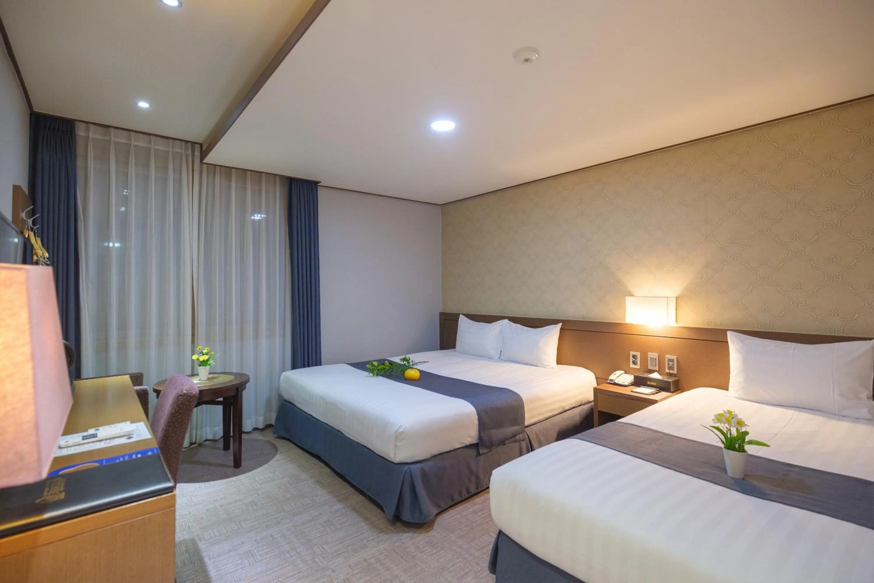 Photo of the whole room, Bed in Benikea Hotel Jeju