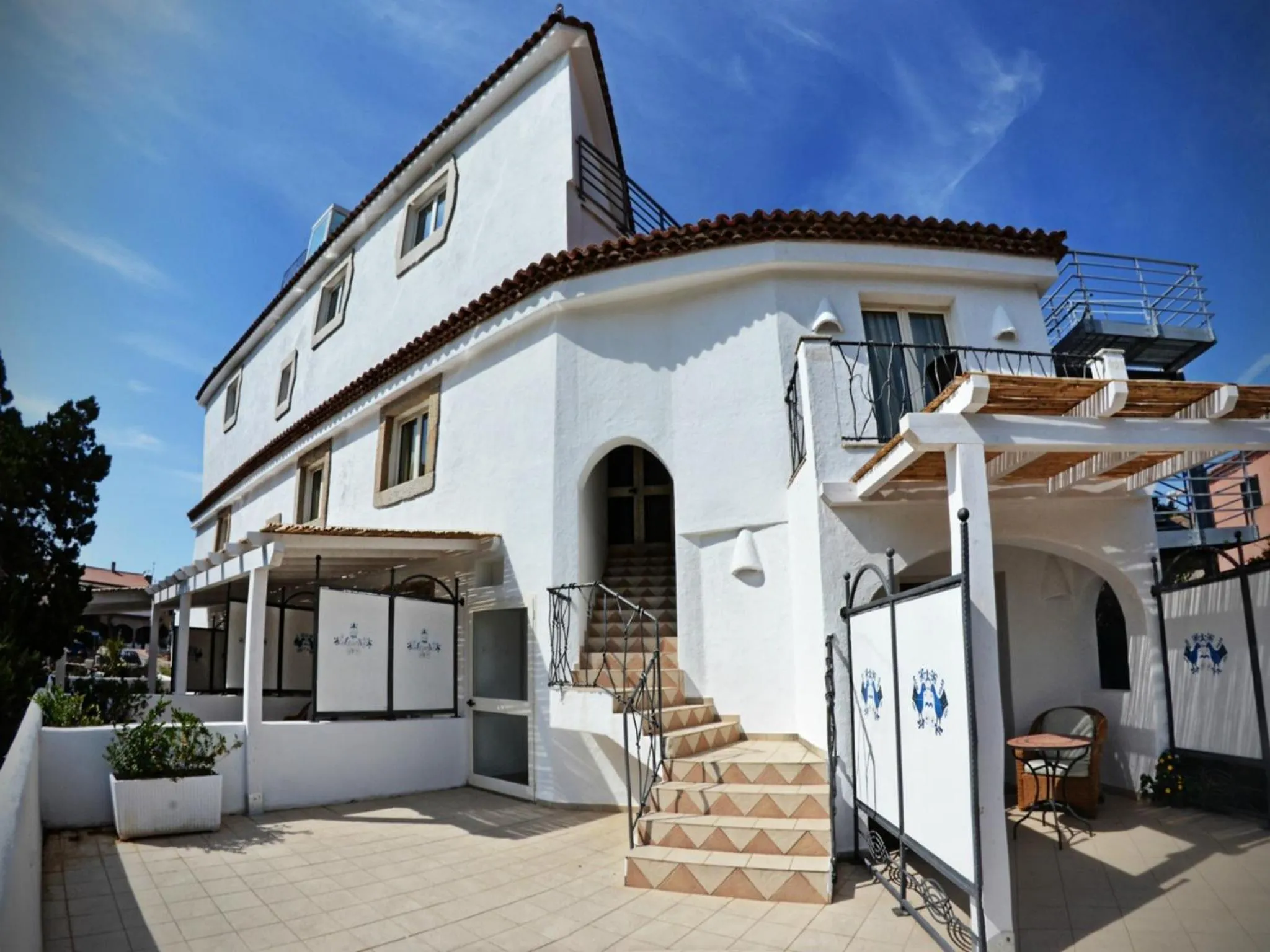 Property building in Dolce Vita Boutique Hotel