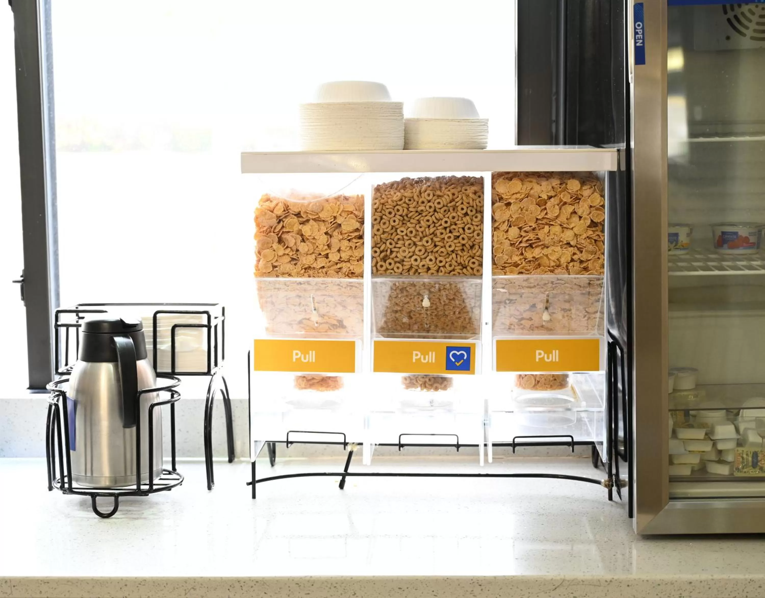 Breakfast in Comfort Inn Edgewater on Hudson River