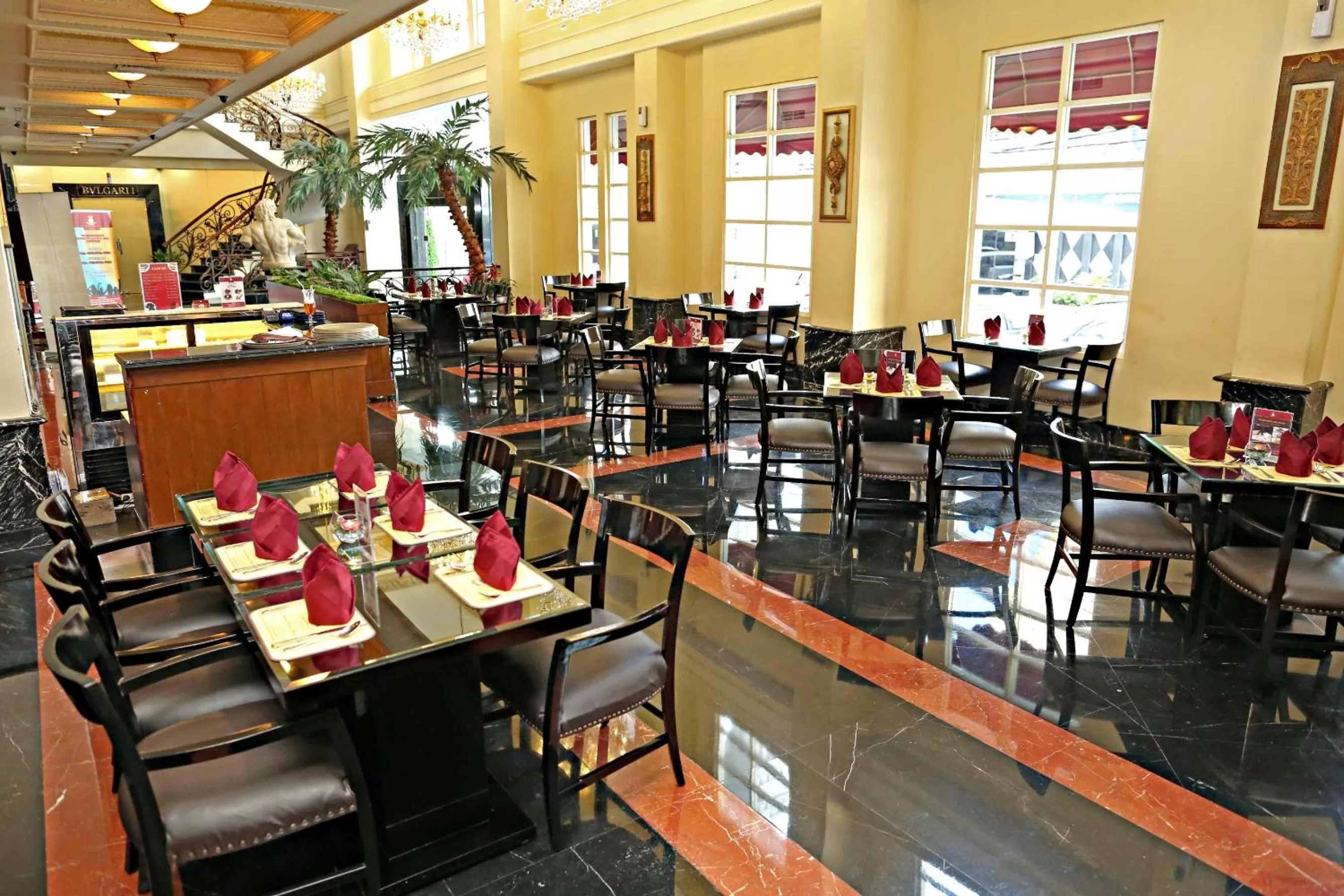 Restaurant/places to eat in Golden Boutique Hotel Melawai
