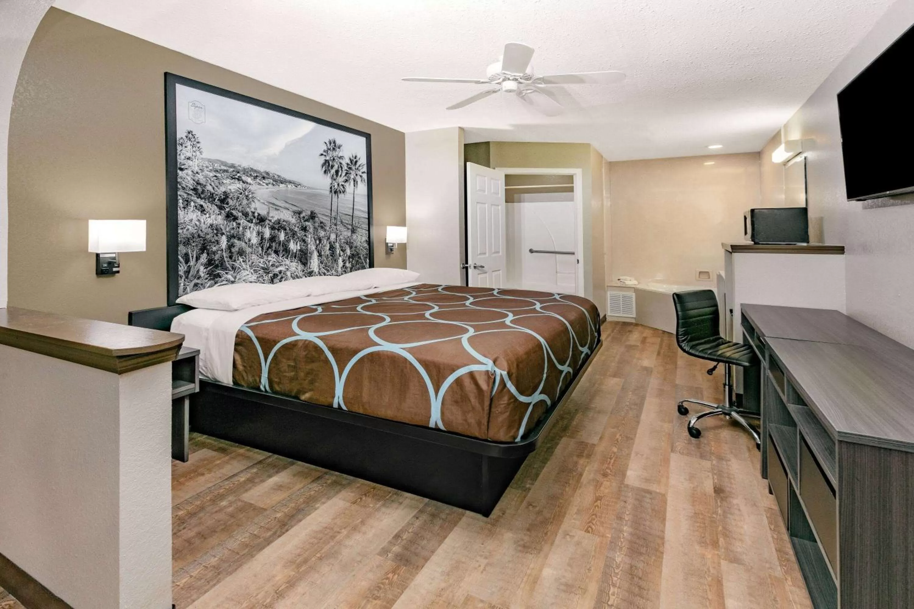 Photo of the whole room, Bed in Super 8 by Wyndham Moss Point