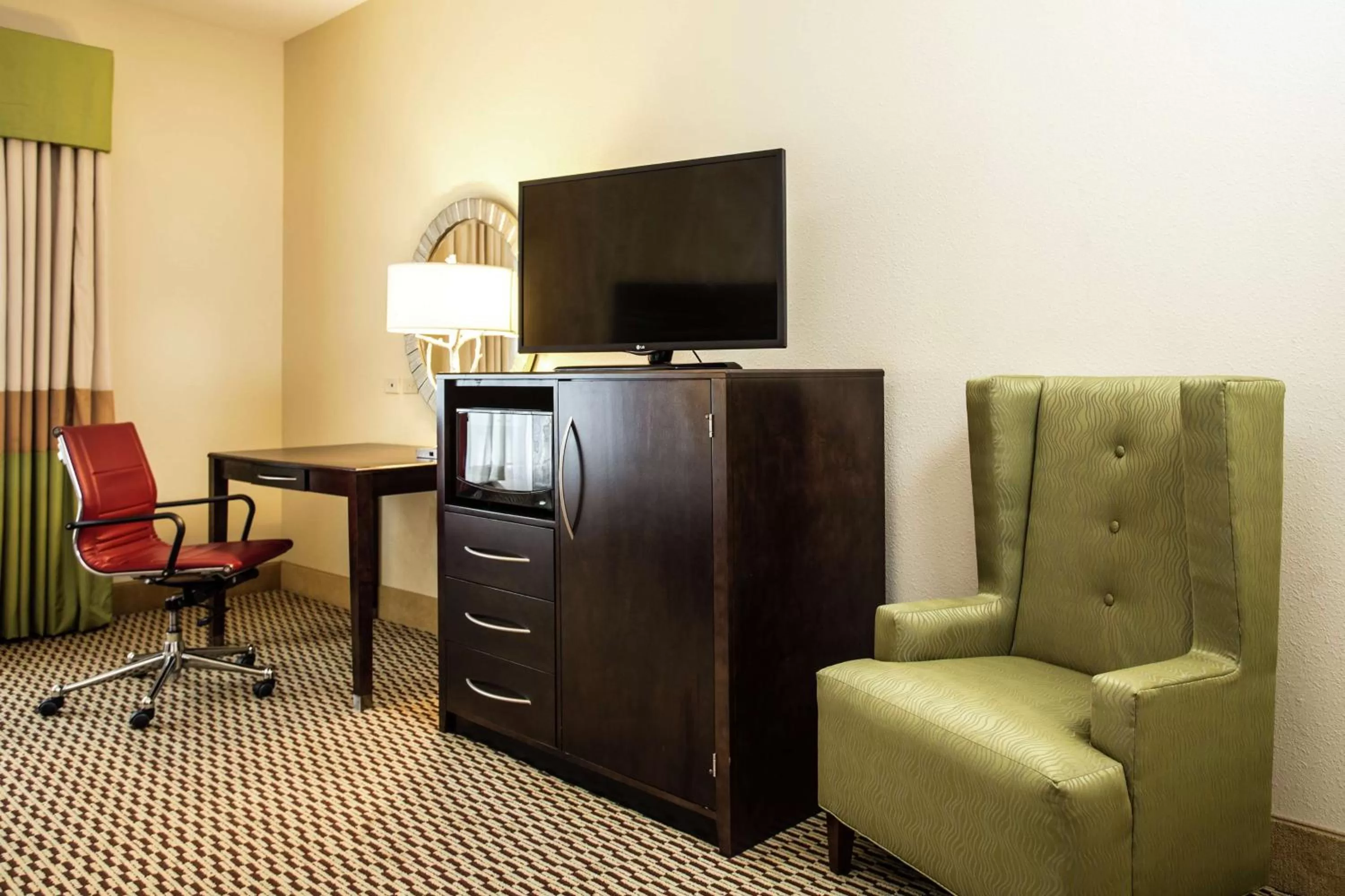 Bedroom in Hampton Inn & Suites Williamsport - Faxon Exit