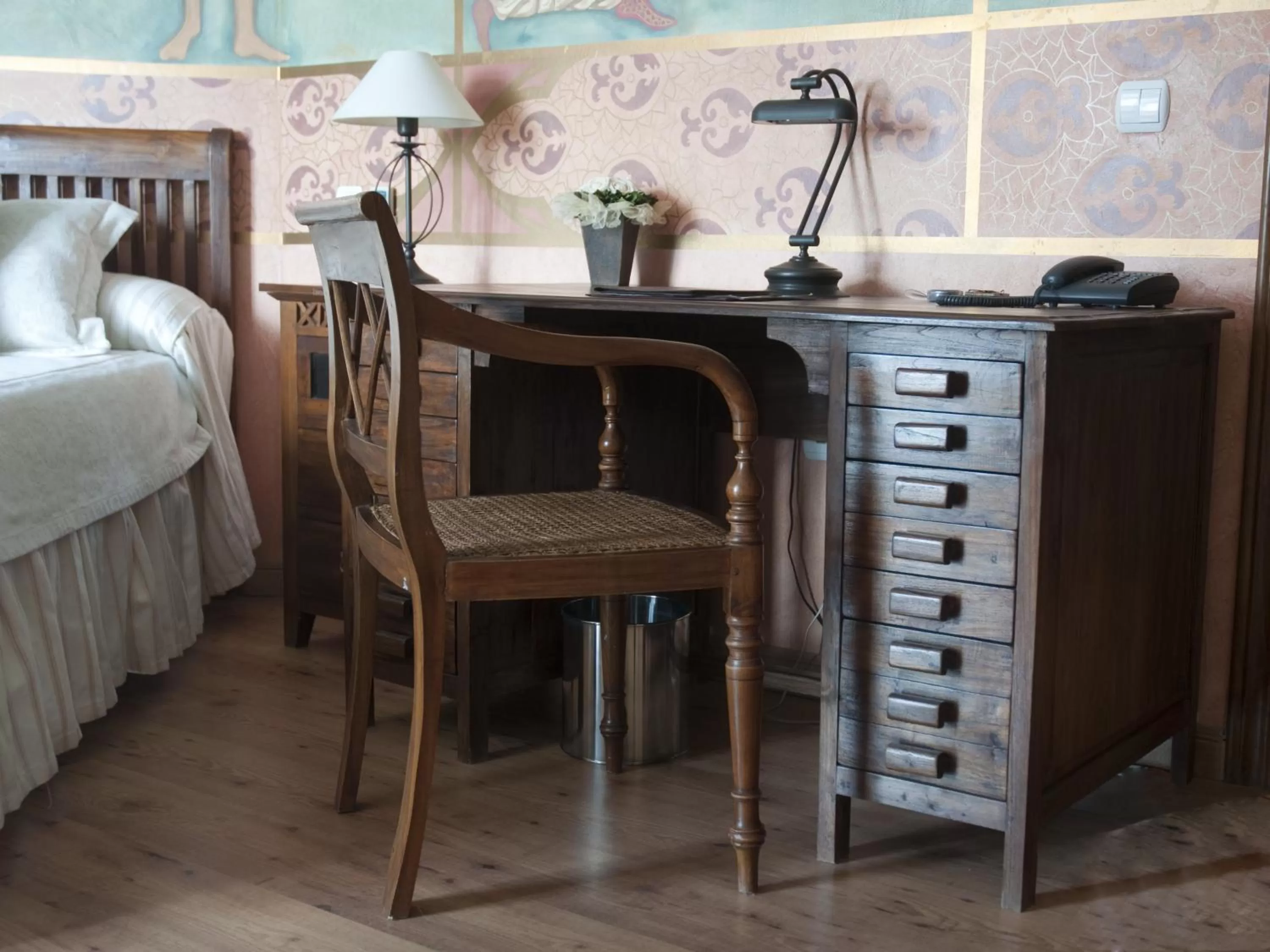 Decorative detail, Bed in Jardin de la Abadia, Arroyo de la Encomienda