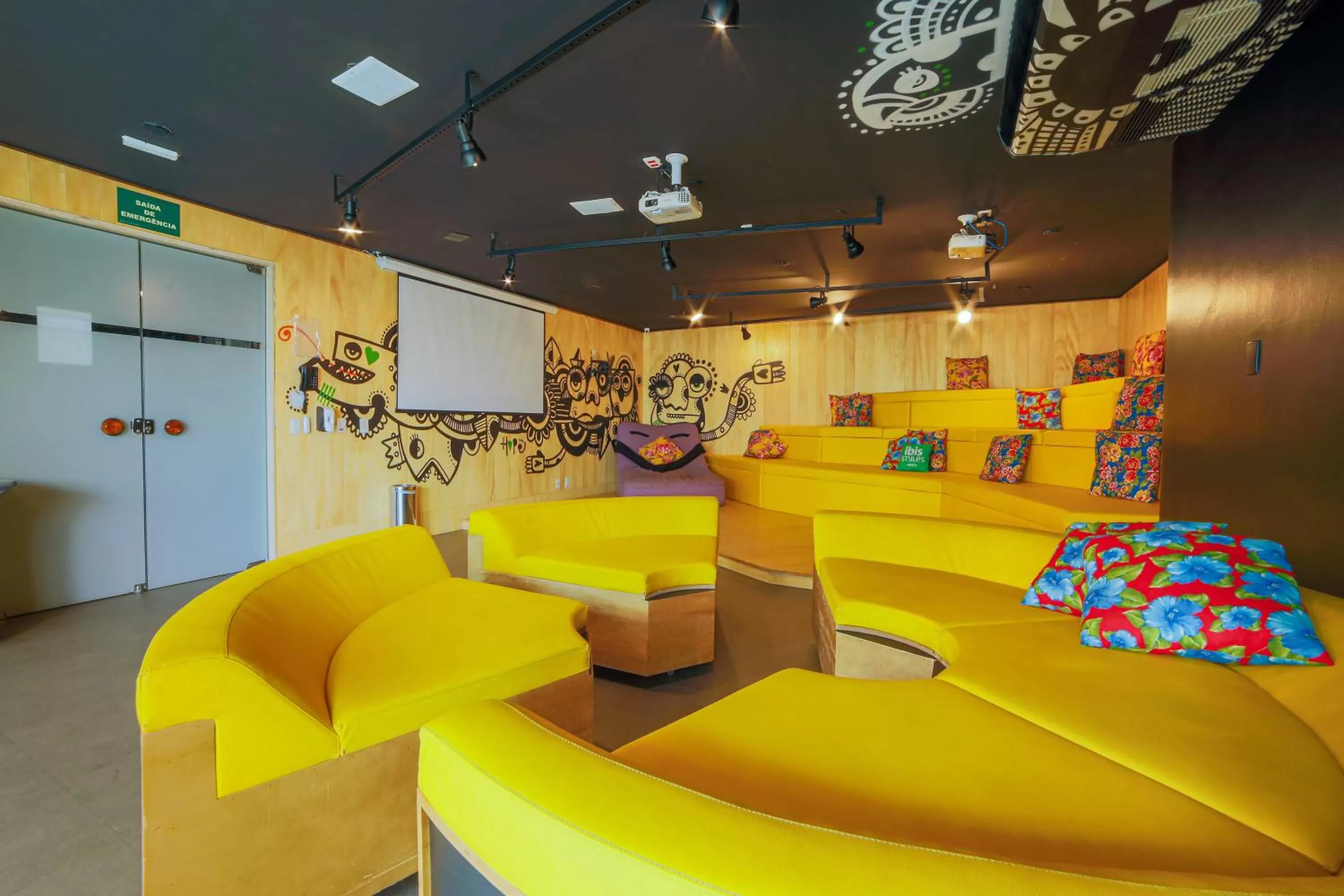 Meeting/conference room in ibis Styles SP Faria Lima