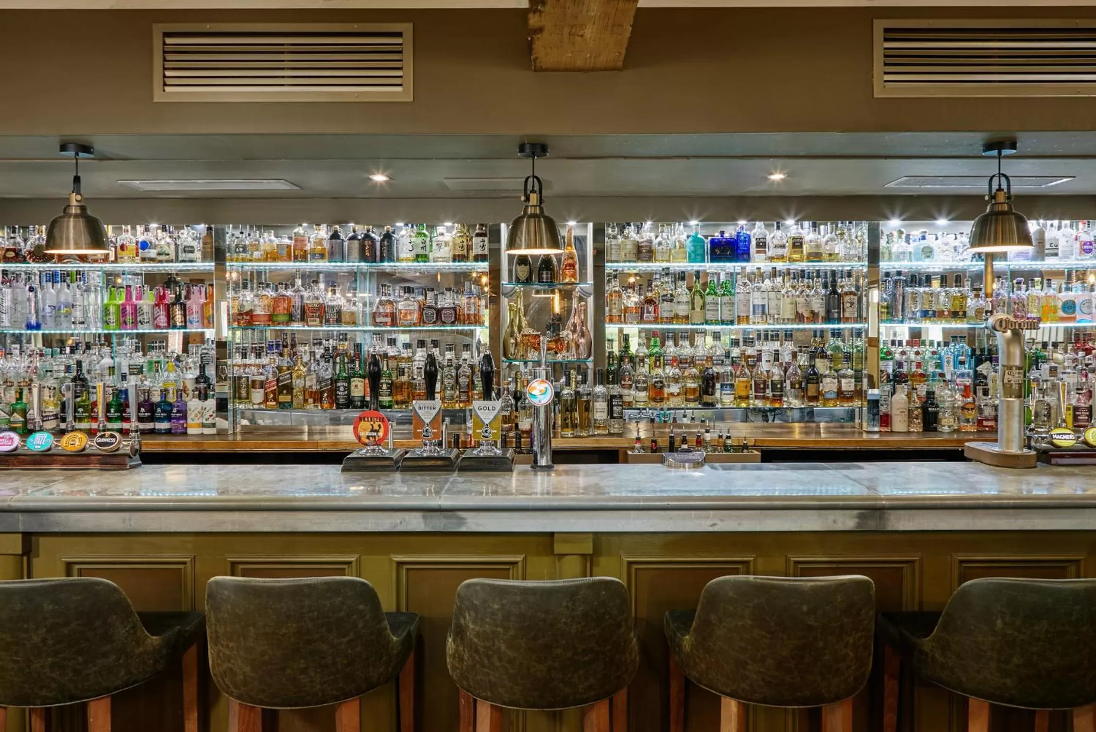 Lounge or bar in Lion Quays Resort