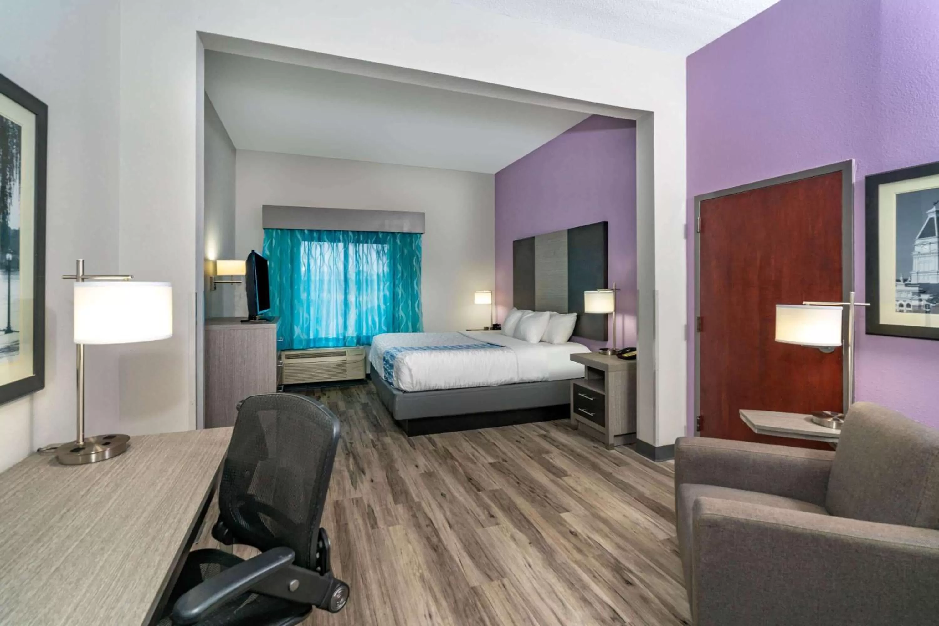 Photo of the whole room, Bed in La Quinta by Wyndham Clarksville