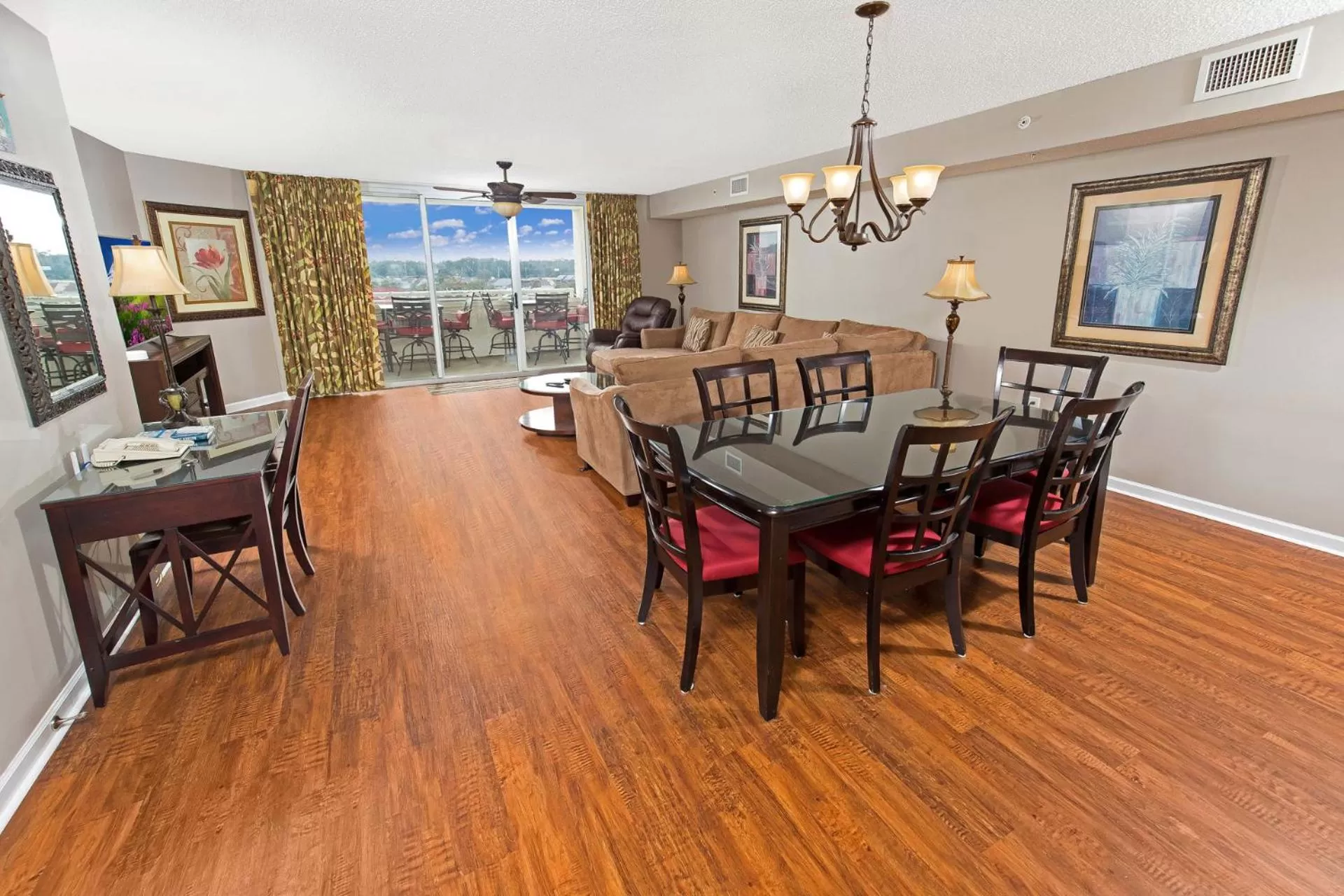 Dining area in Barefoot Resort Golf & Yacht Club Villas