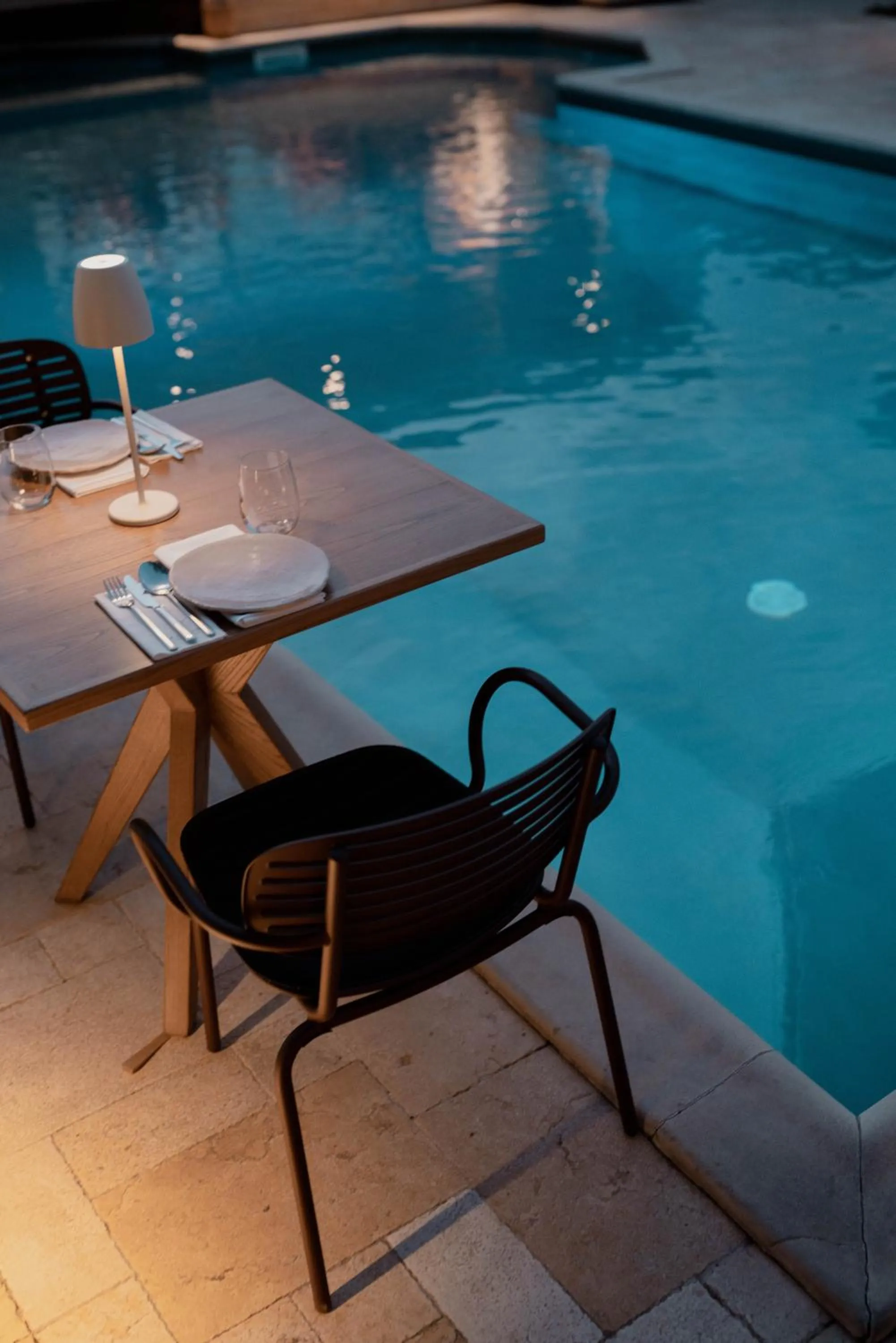 Restaurant/places to eat in Anthemion Suites and Villas