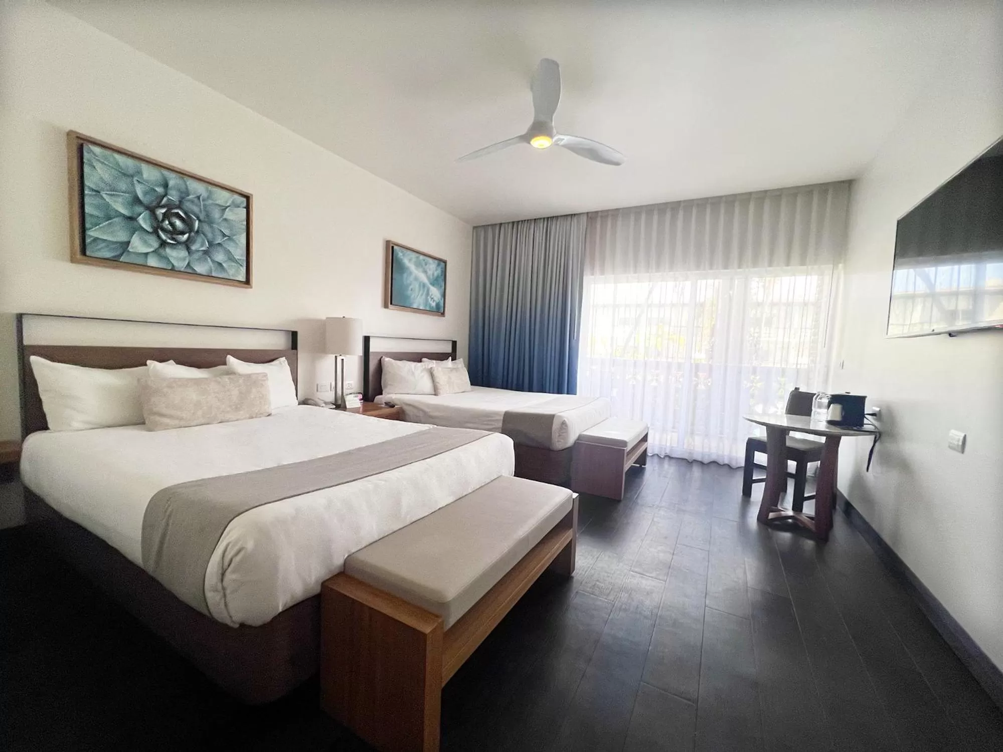 Photo of the whole room, Bed in San Nicolas Hotel Casino