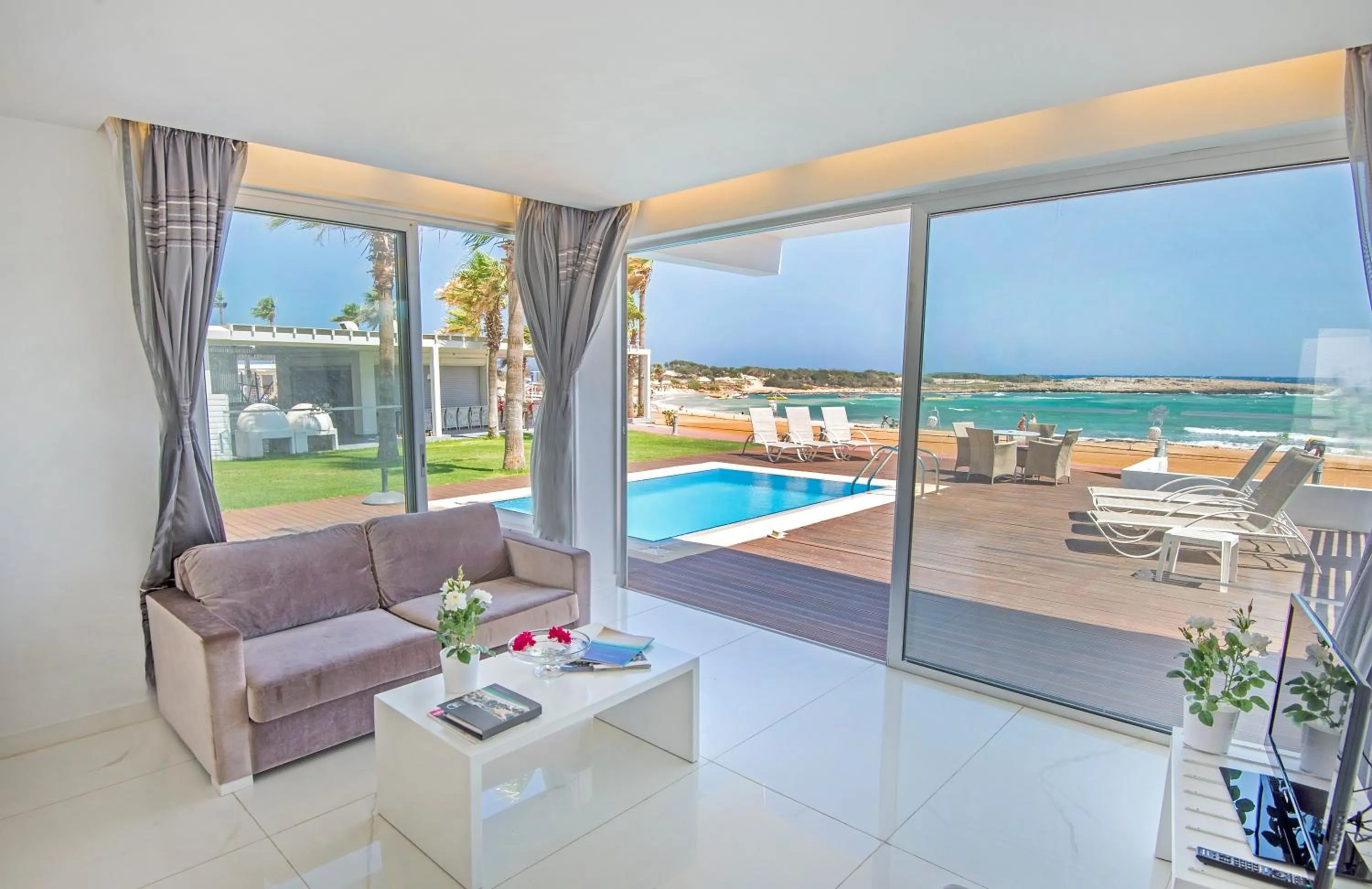 Living room in Dome Beach Marina Hotel & Resort