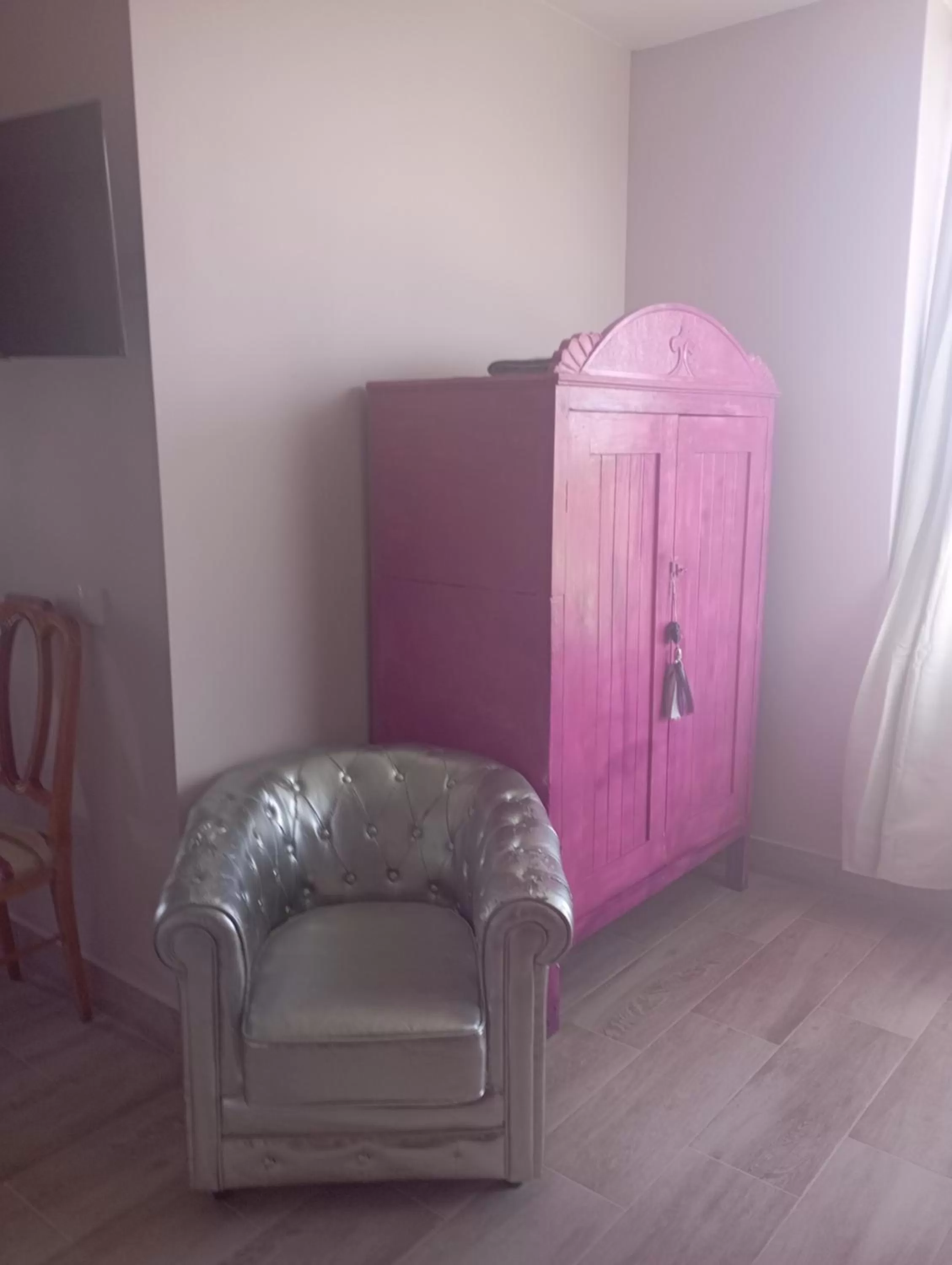 wardrobe, Seating Area in Cabezo Buñuel Hostal