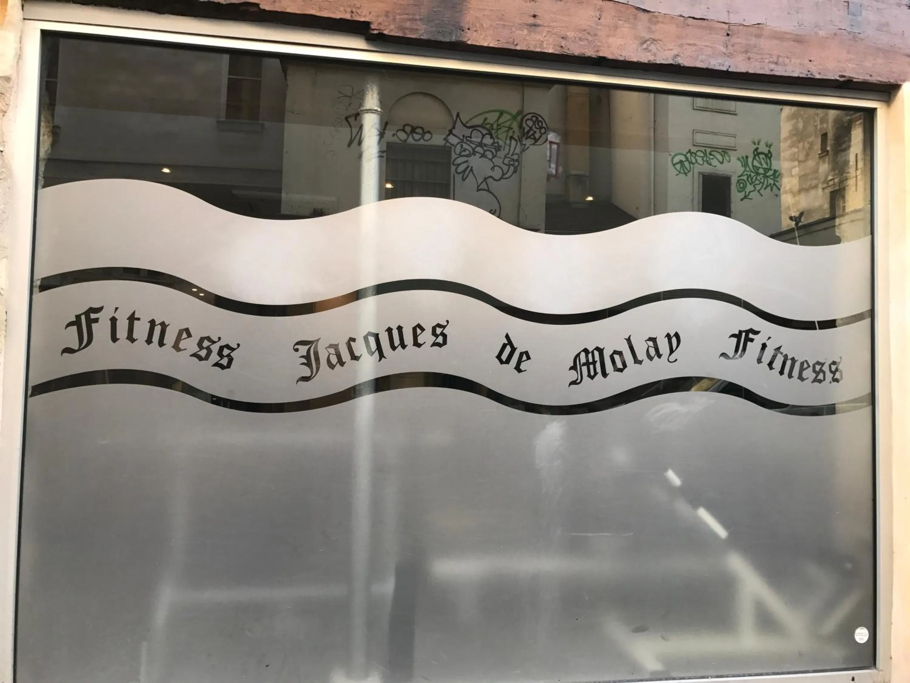 Property building in Hôtel Jacques de Molay - Fitness & Sauna