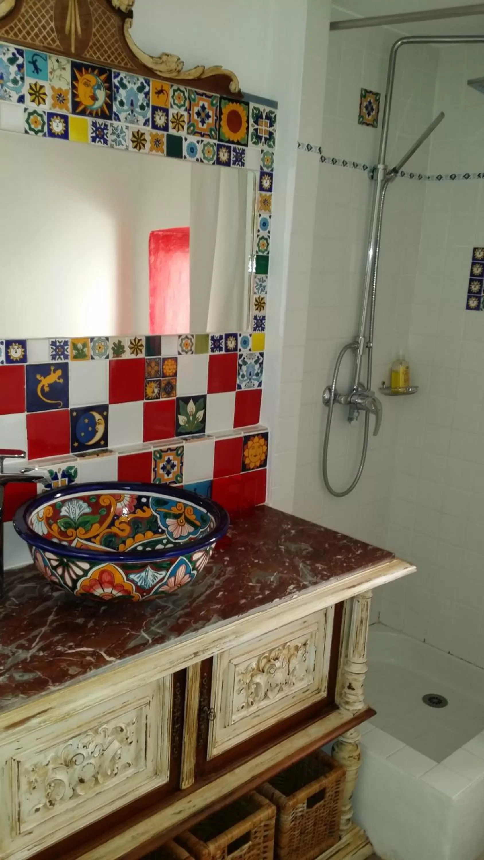 Bathroom in Maison Saint Louis avec Jacuzzi