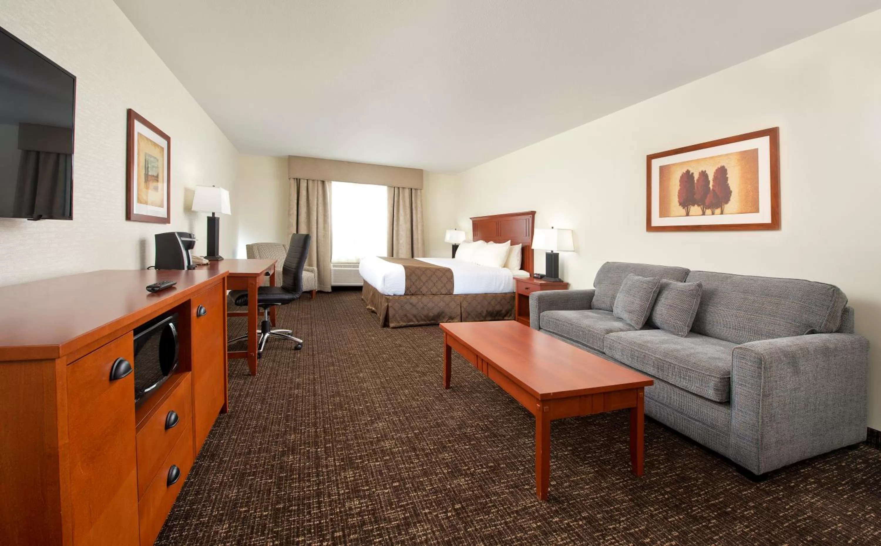 Bedroom in Gold Eagle Lodge