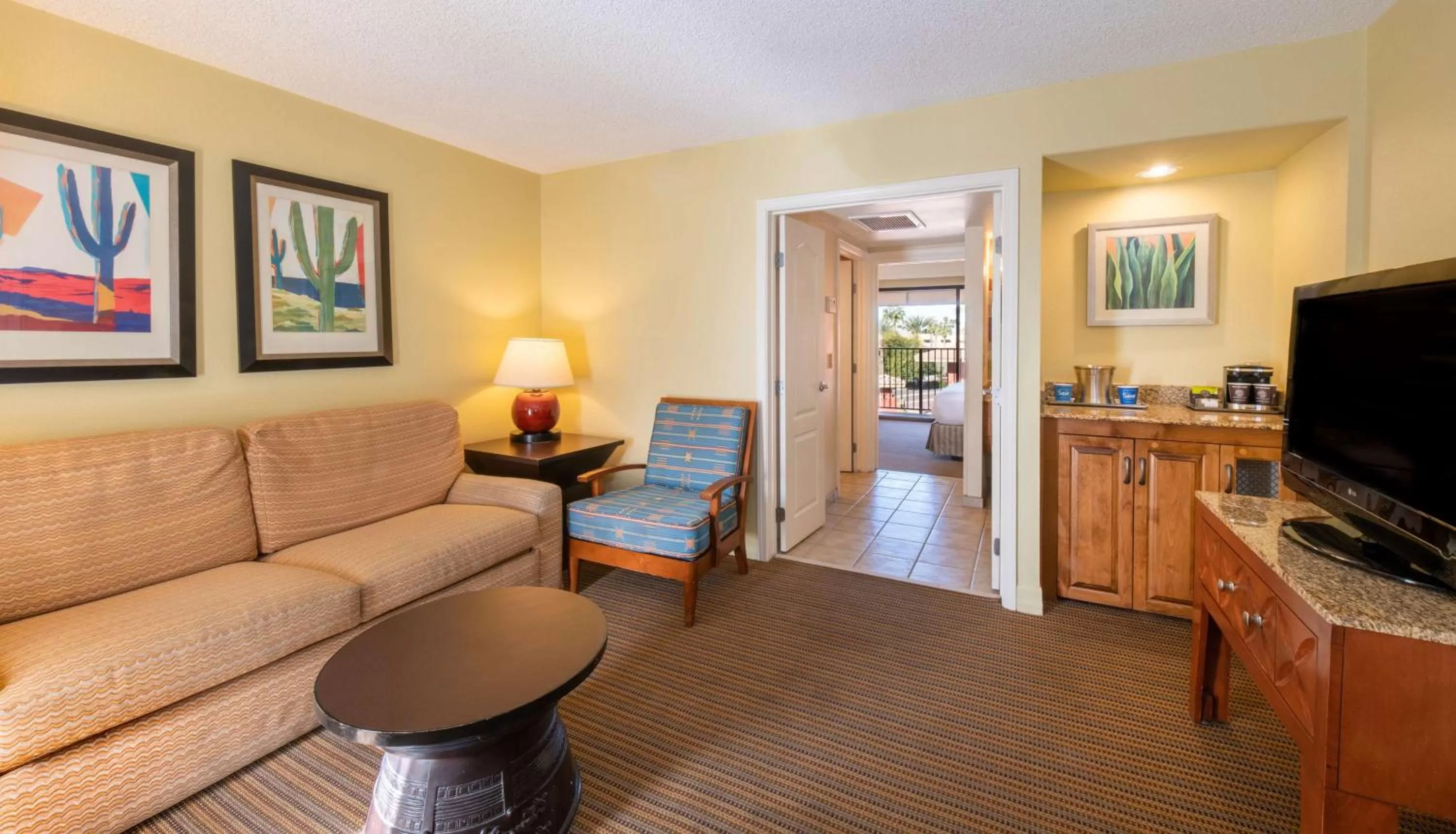 Living room in Hilton Phoenix Resort at the Peak