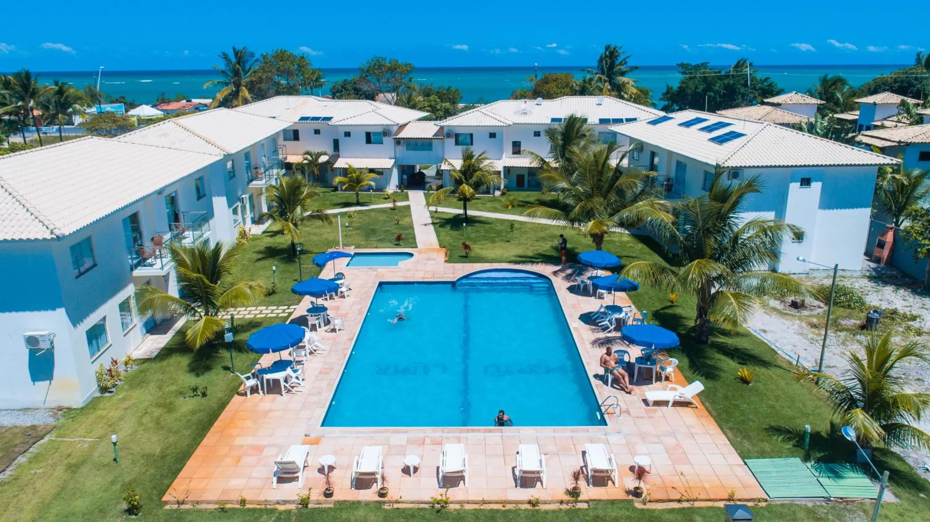 Pool View in Porto Luar