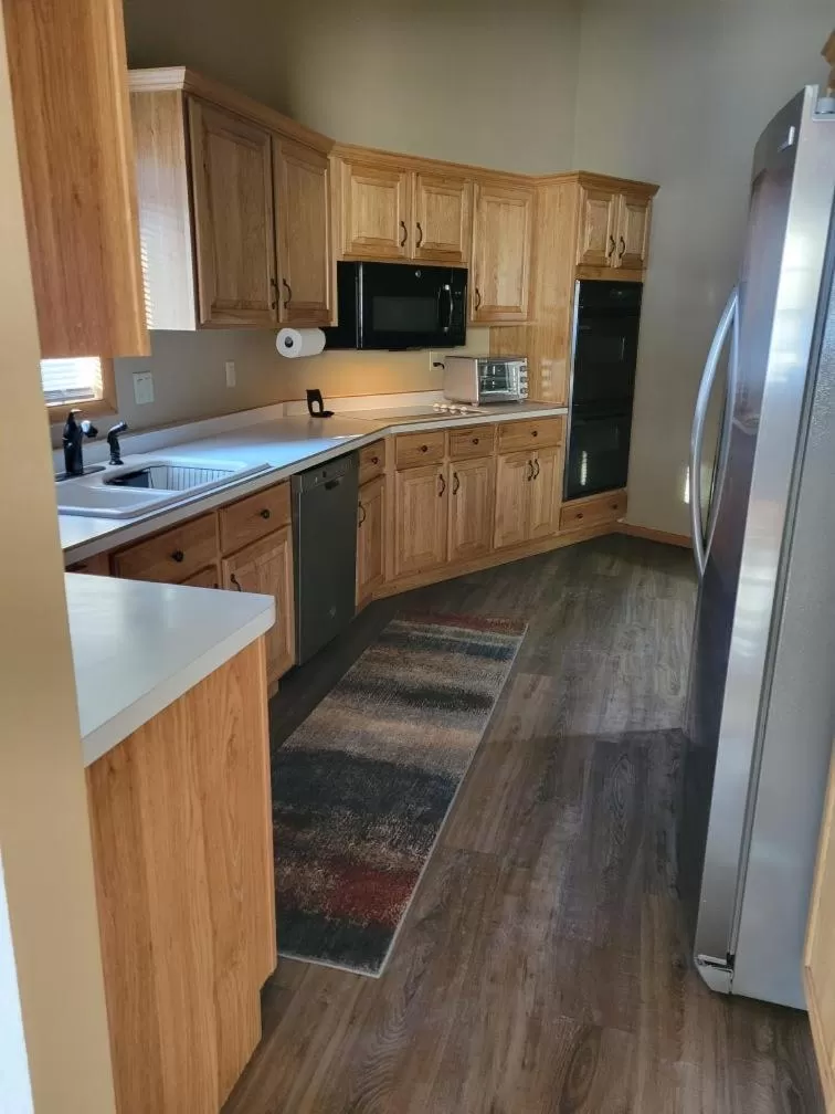 Kitchen or kitchenette in Whitetail Lodge