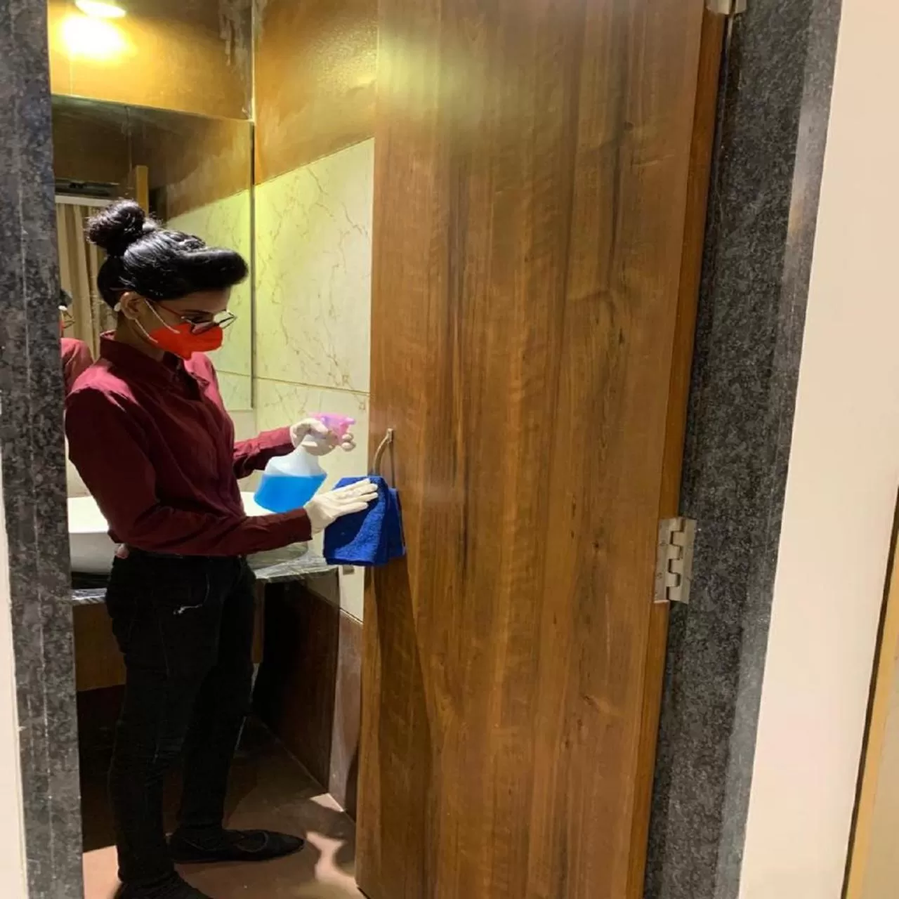 room service in Sapphire Premium Hotel & Suite