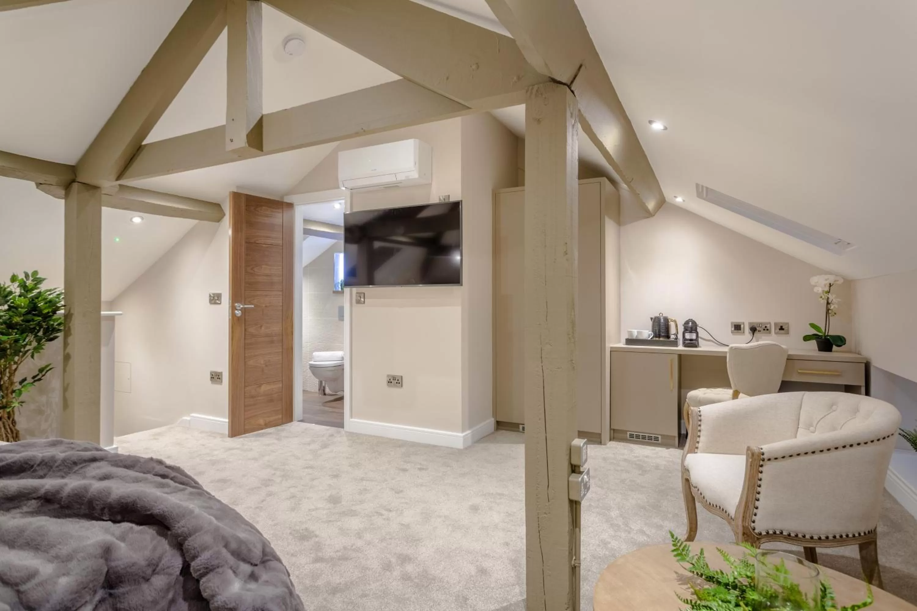 Living room, Bed in Heritage Mews Nottingham