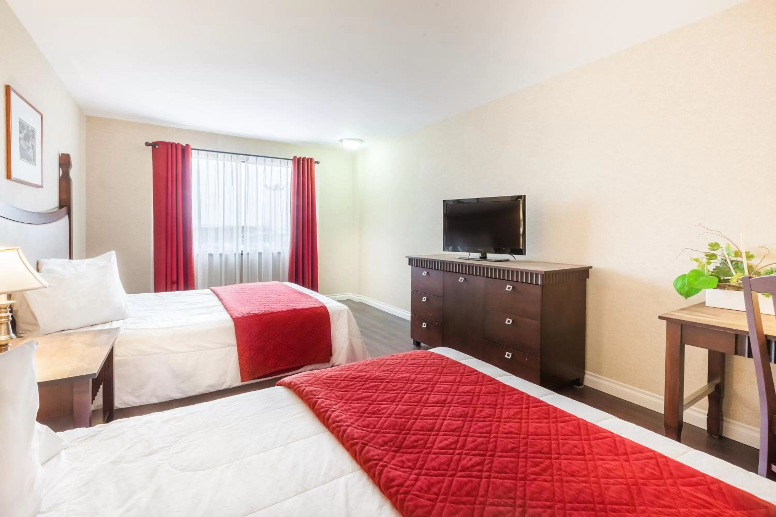 Photo of the whole room, Bed in Hotel Ambassadeur et Suites