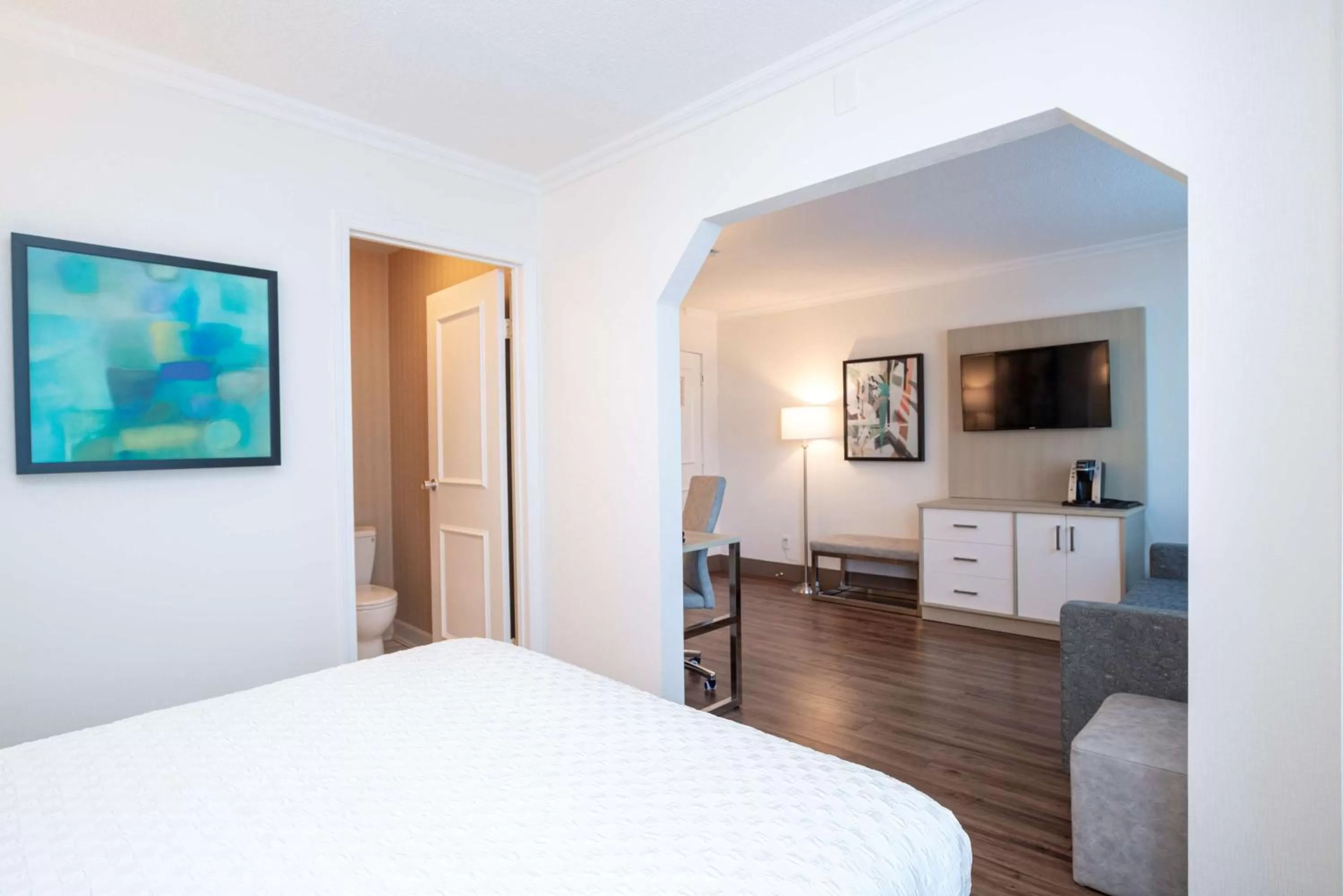 Photo of the whole room, Bed in Best Western Dorchester Hotel