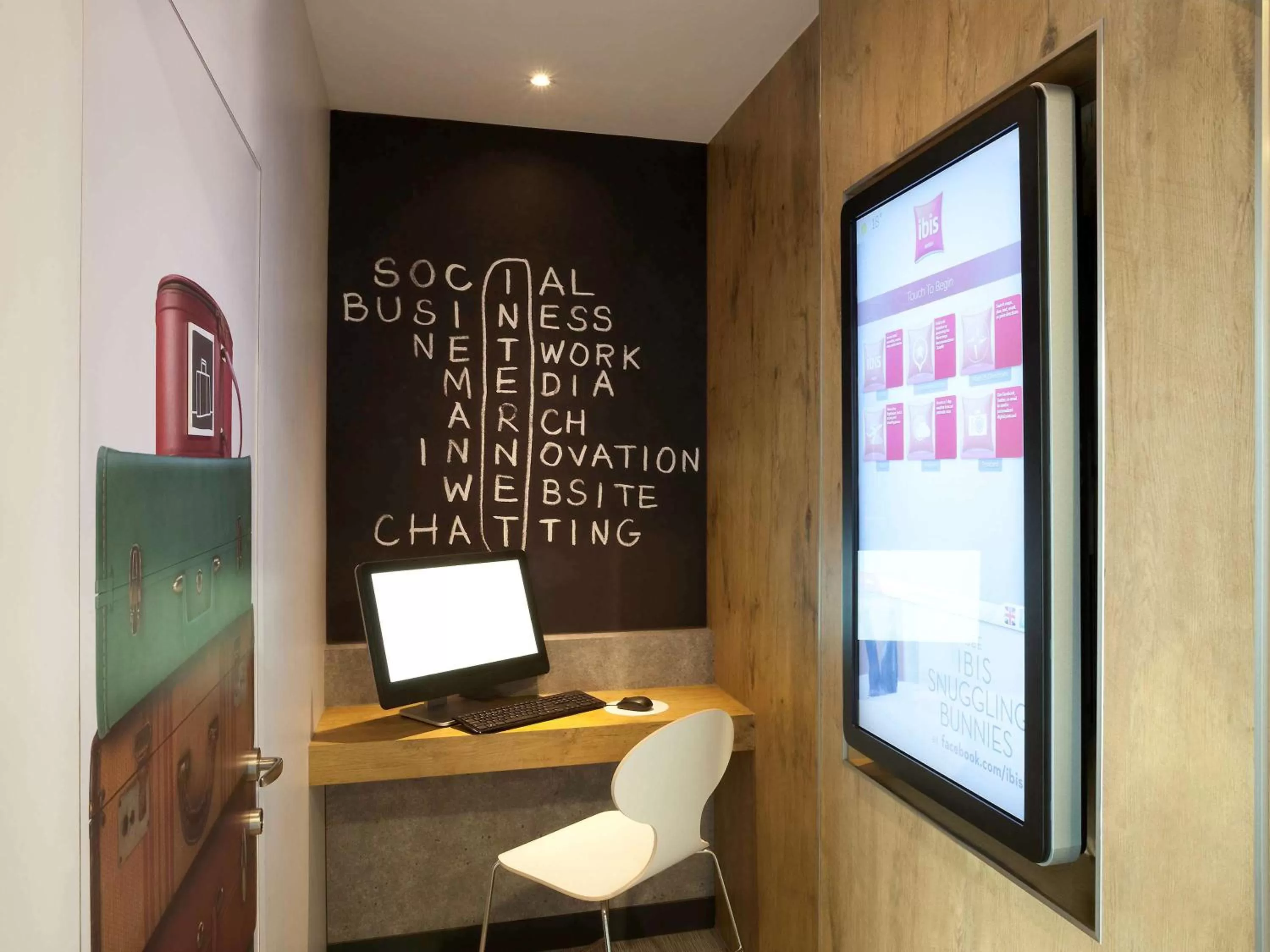 Lounge or bar in ibis Brighton City Centre - Station