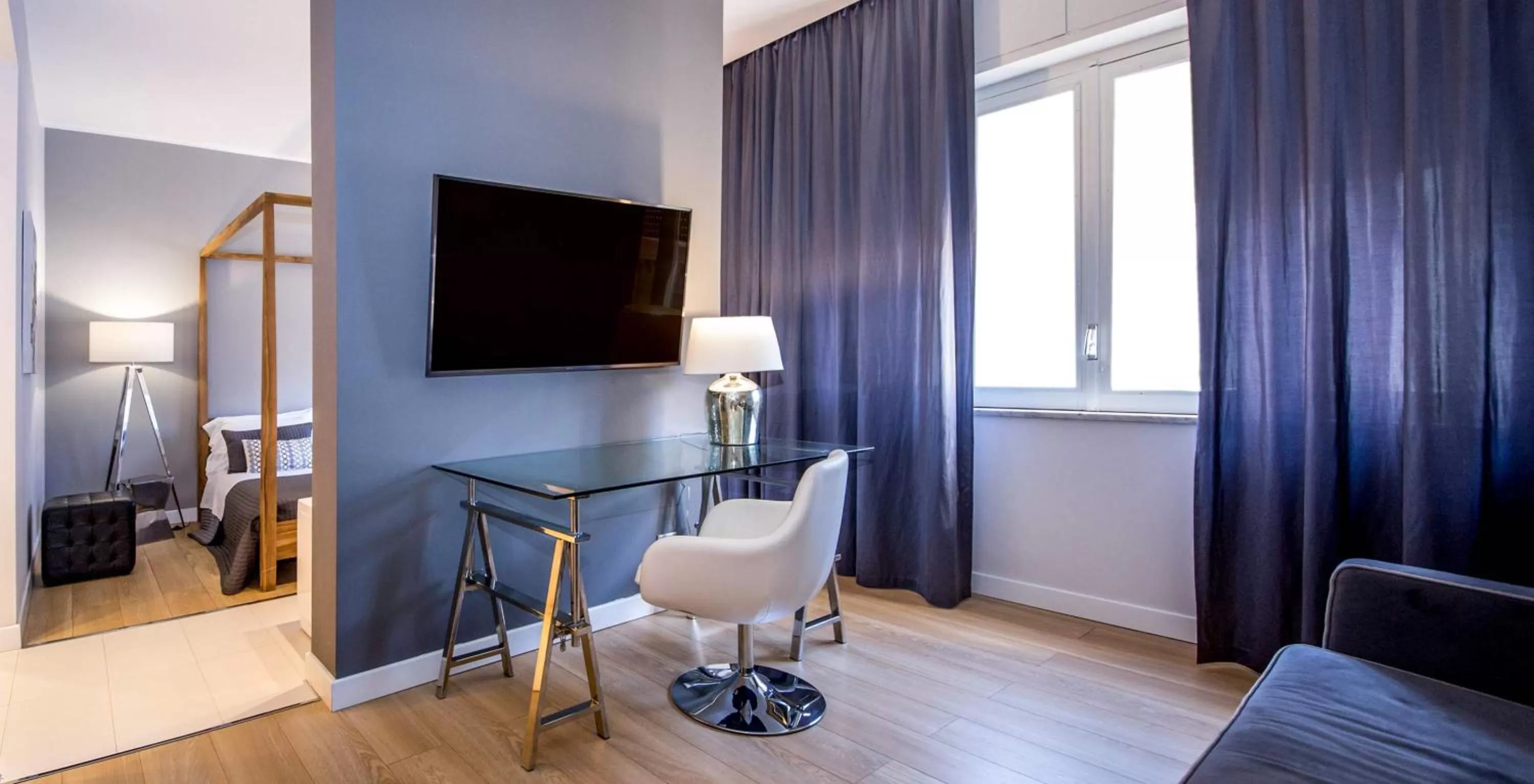 Living room in Suite 136