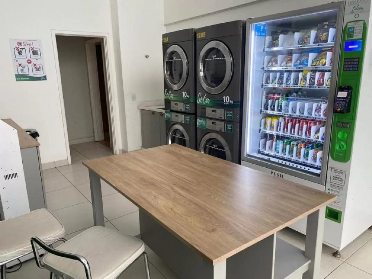 vending machine in Suíte & Flat Premium Rio Stay - Rio Centro