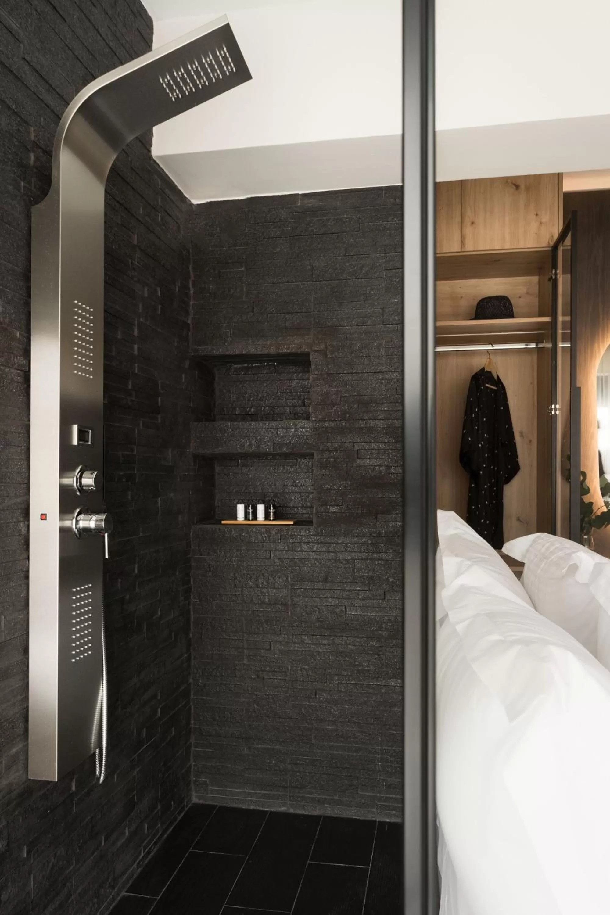 Shower, Bed in LUX&EASY Athens Downtown Apartments