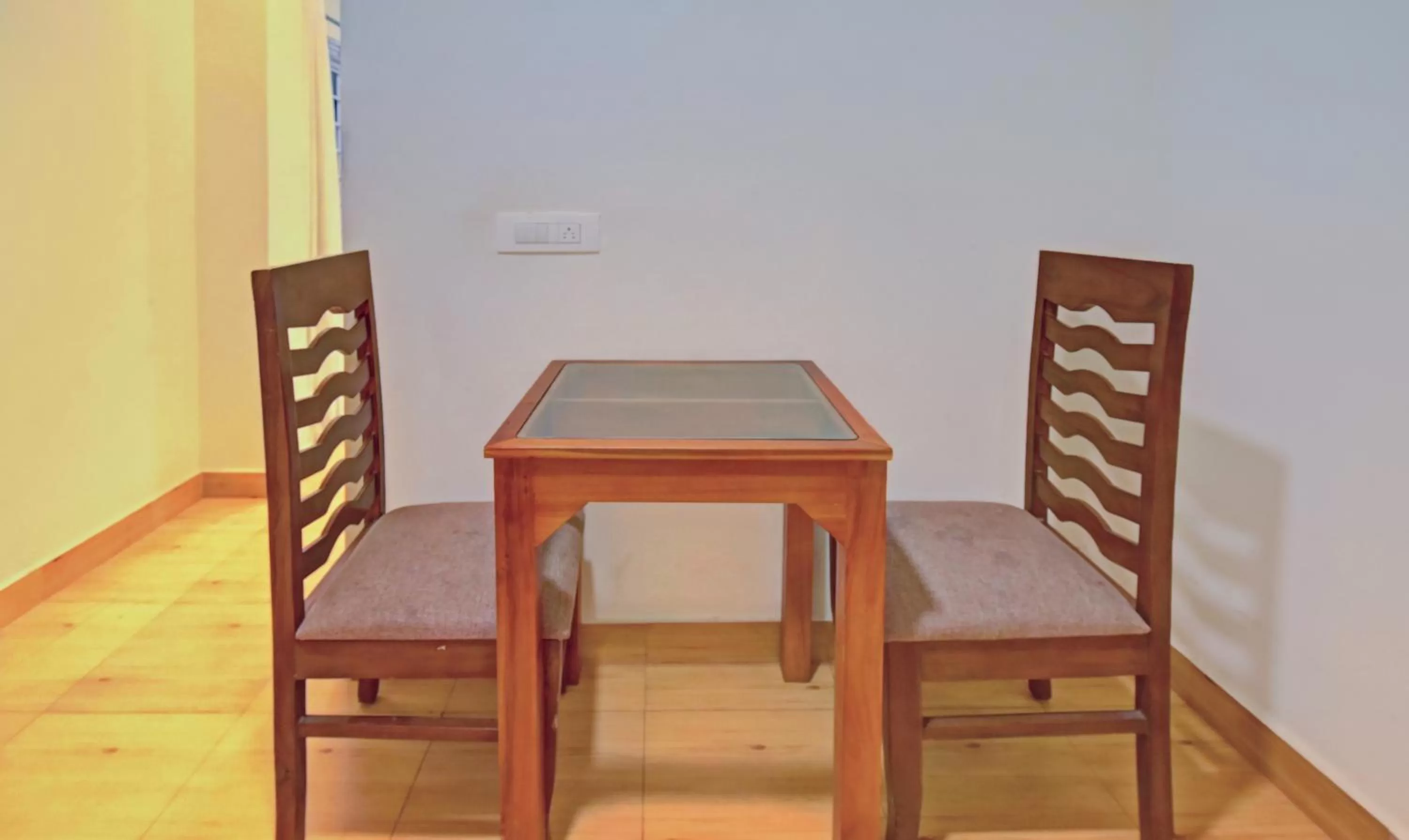 Seating area in Itsy Hotels Igloo Residency, 400 Meters From Raja Seat Garden