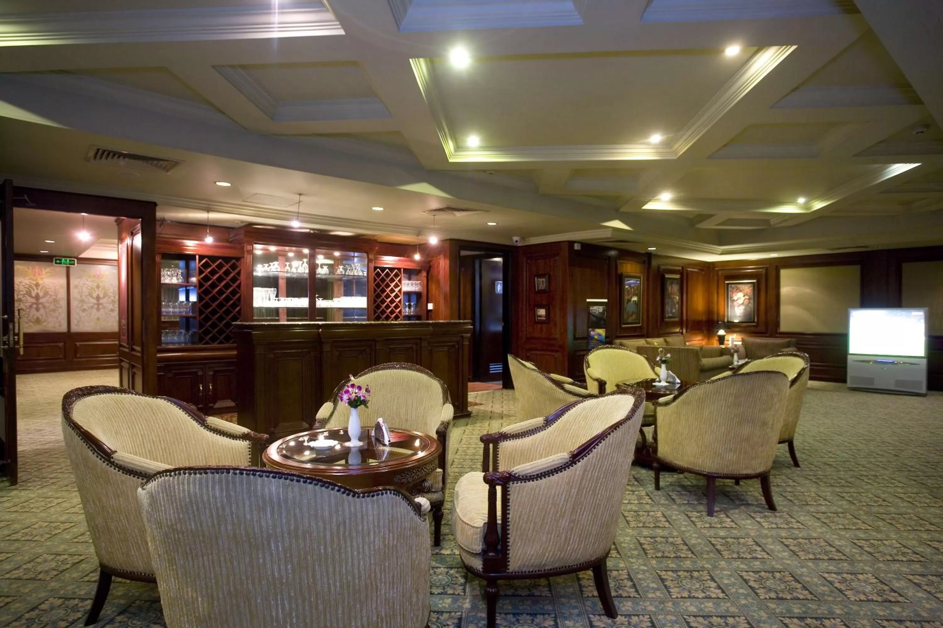 Restaurant/places to eat in Hotel Sarina