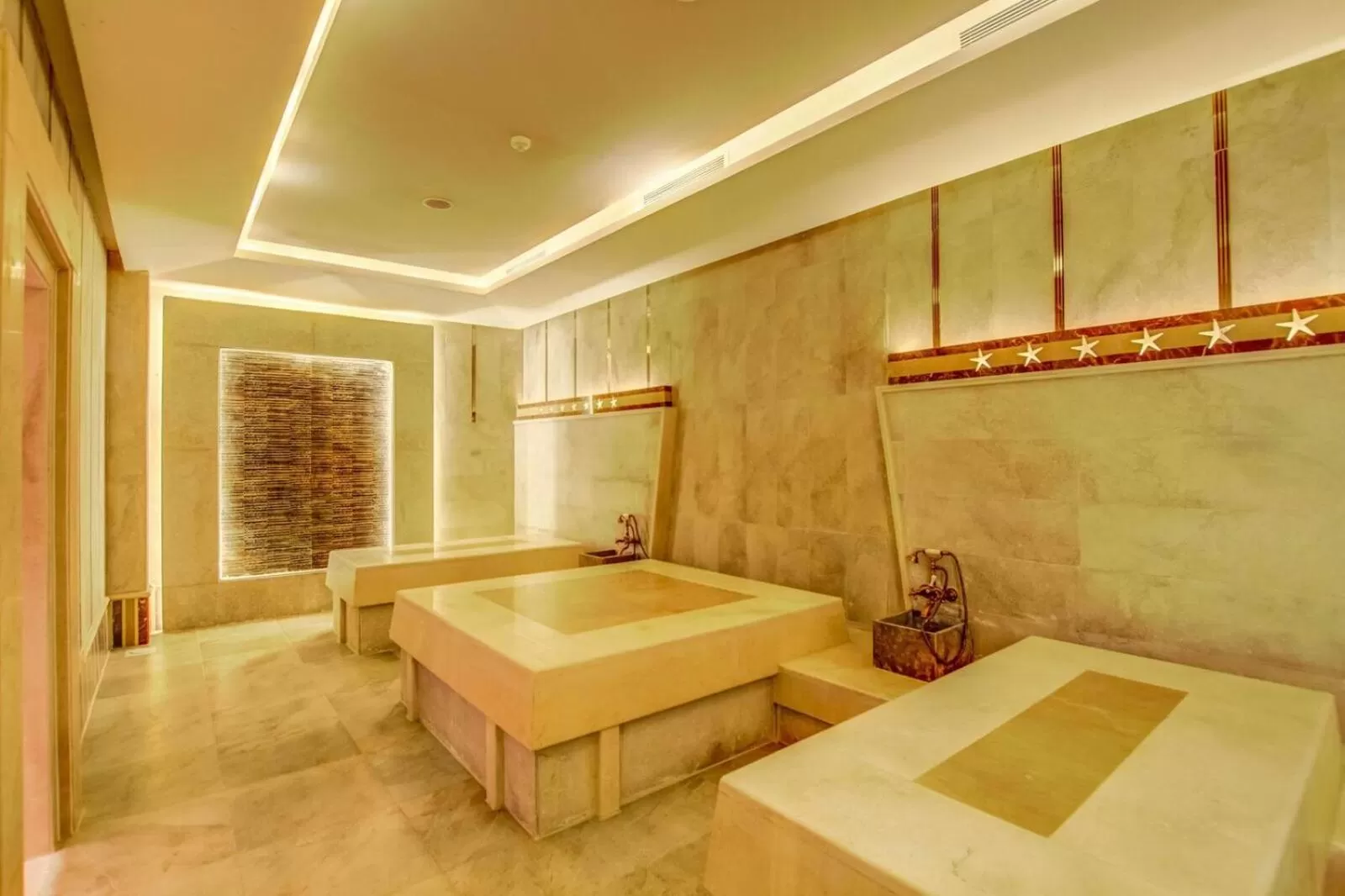 Bed in Palm Beach Resort Families and Couples only